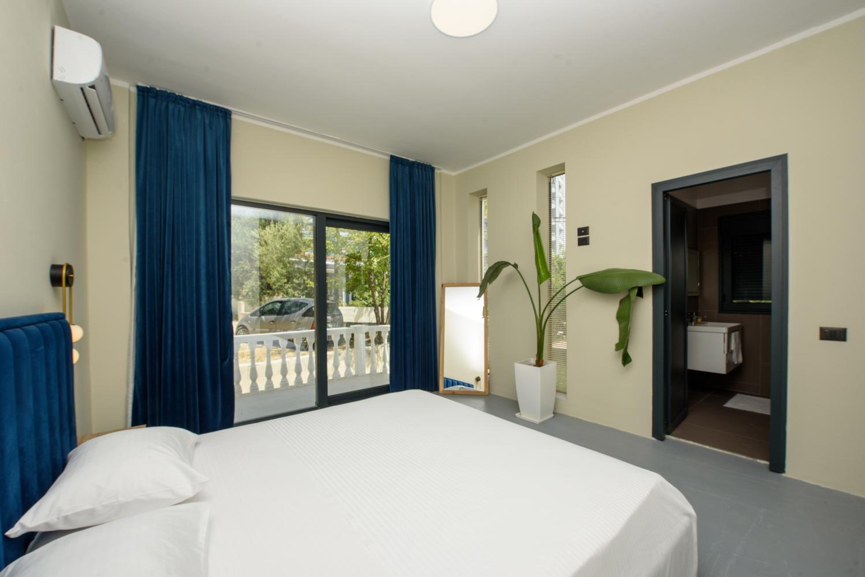 King Room With Balcony