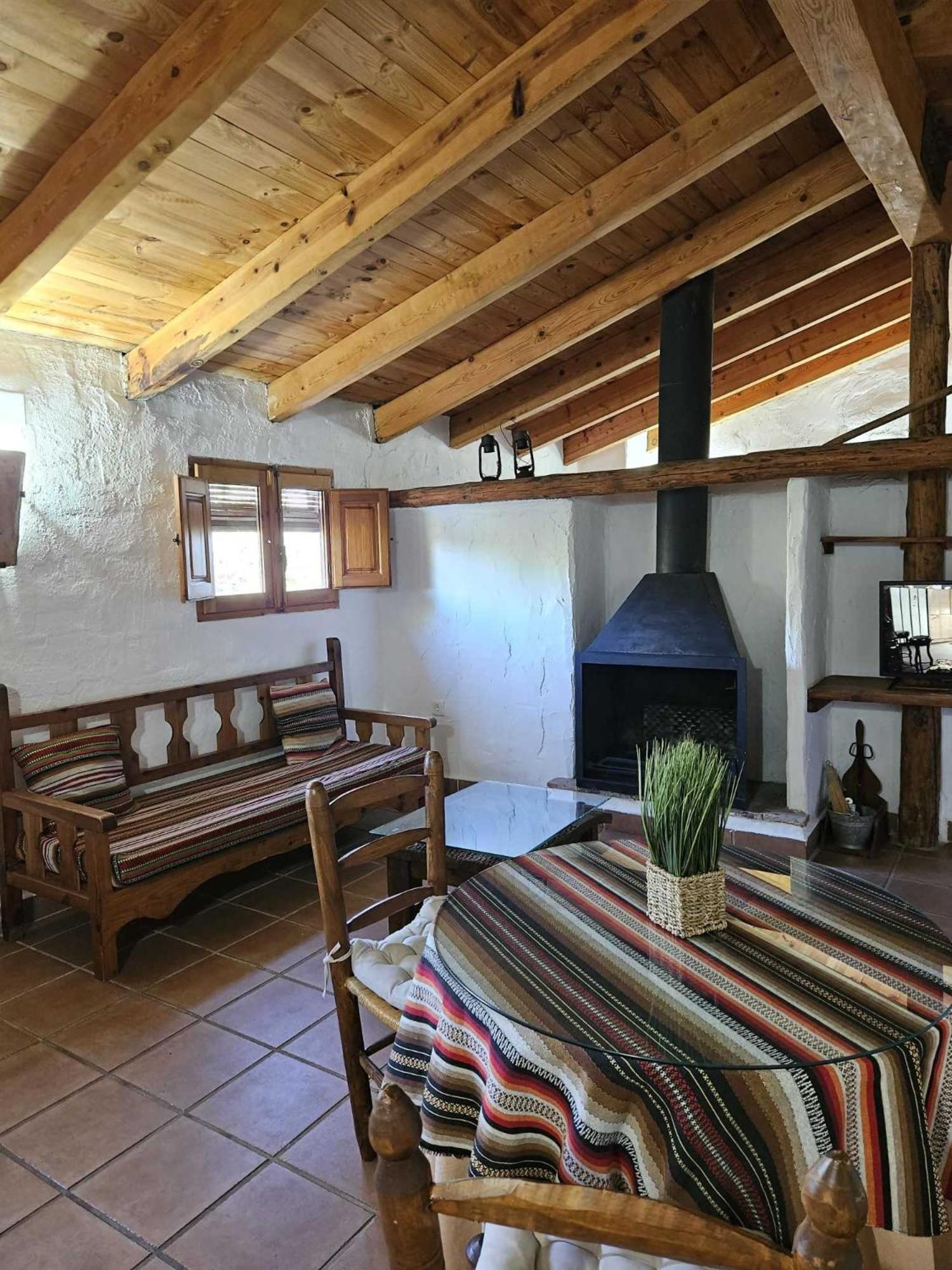 Apartment with Mountain View - Photo 3