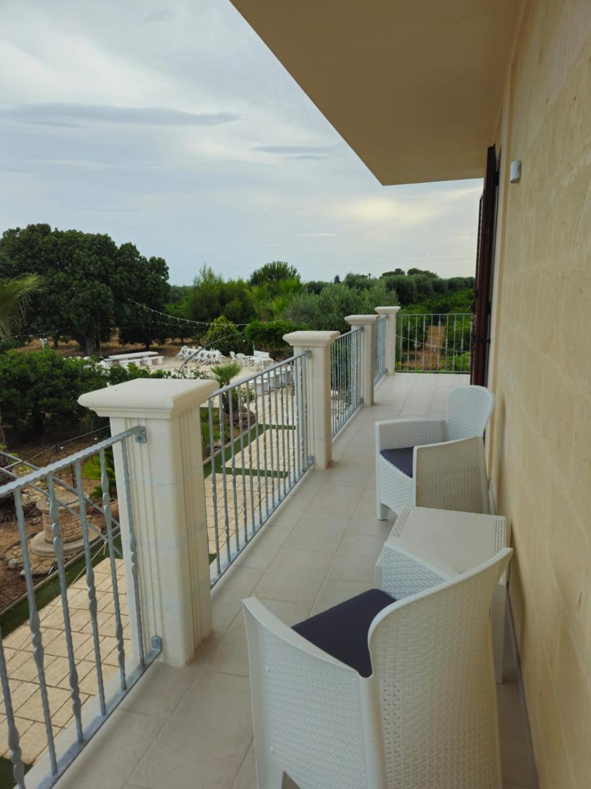 Queen Room with Pool View - Photo 7