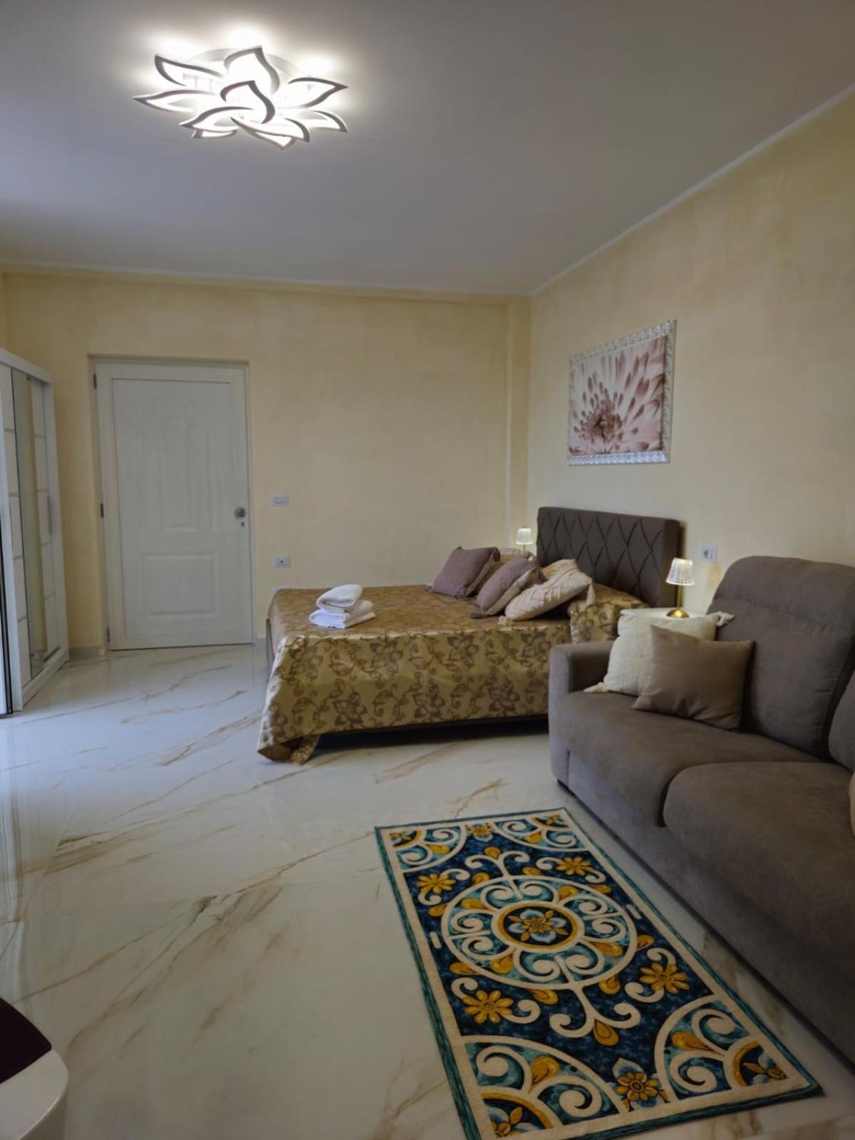 Queen Room with Pool View - Photo 4