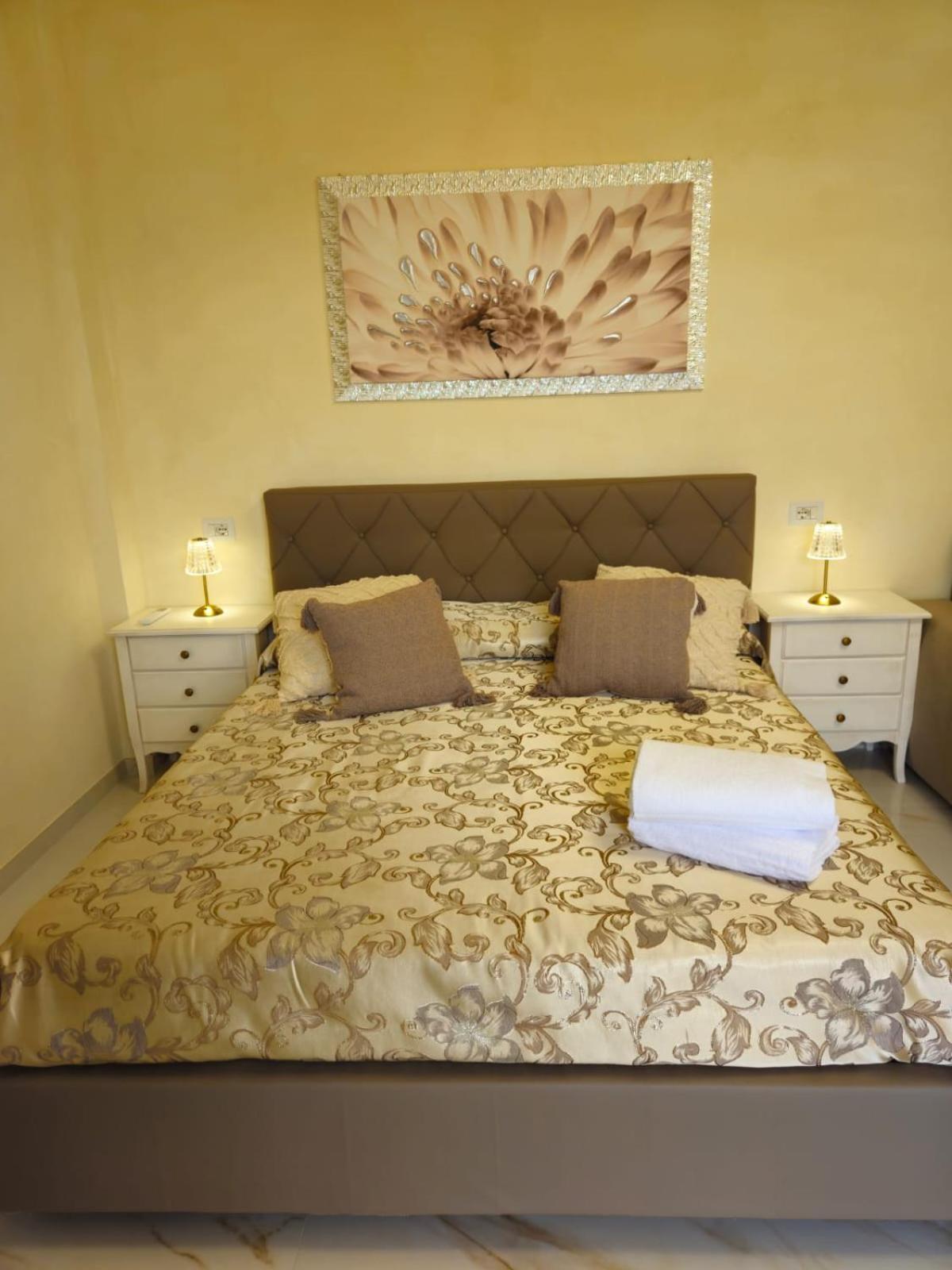 Queen Room with Pool View - Photo 3