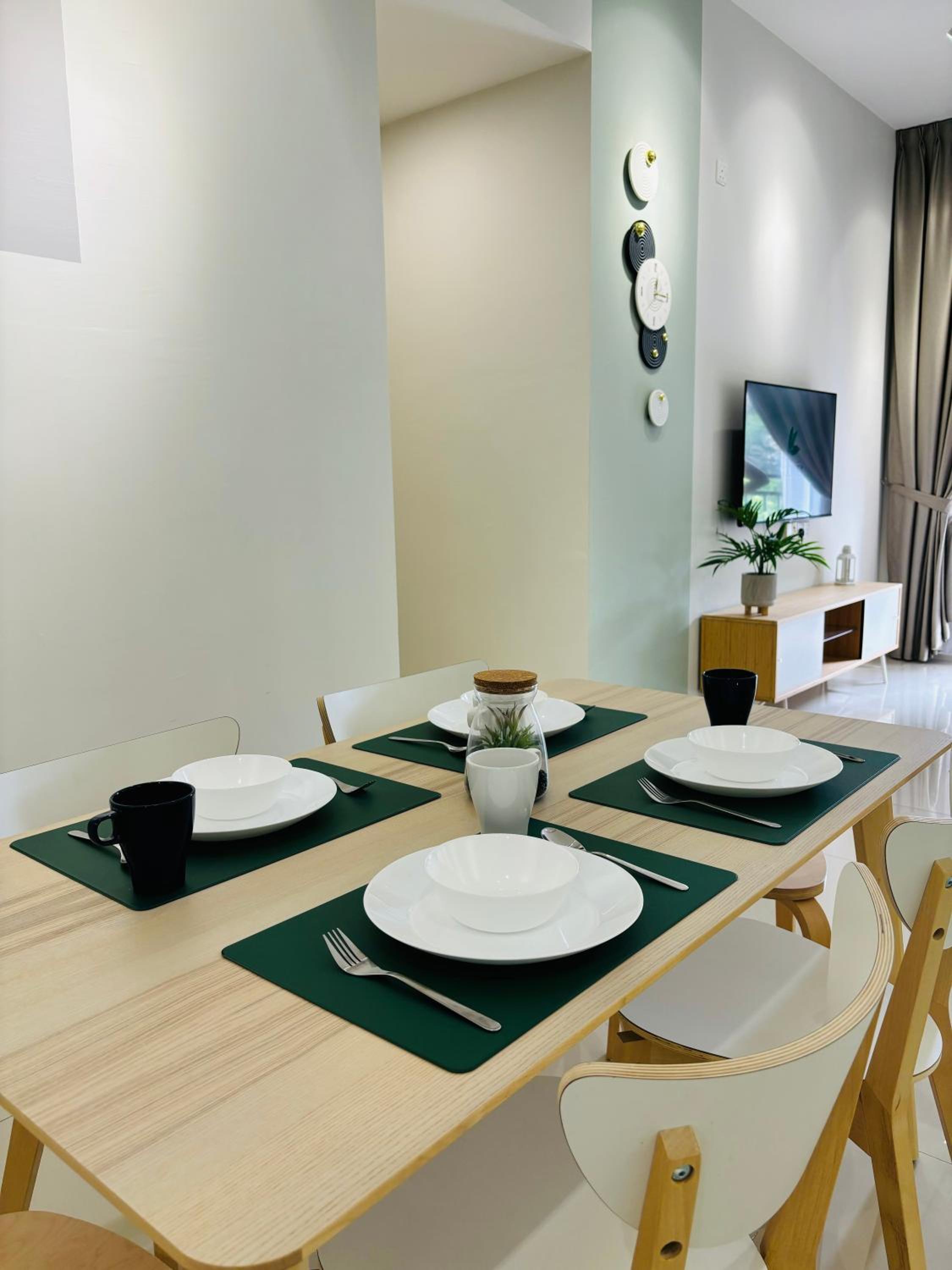 Three-Bedroom Apartment with Mountain View - Photo 61