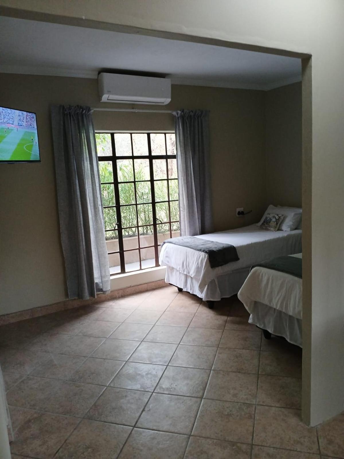Superior King Suite - Photo 21