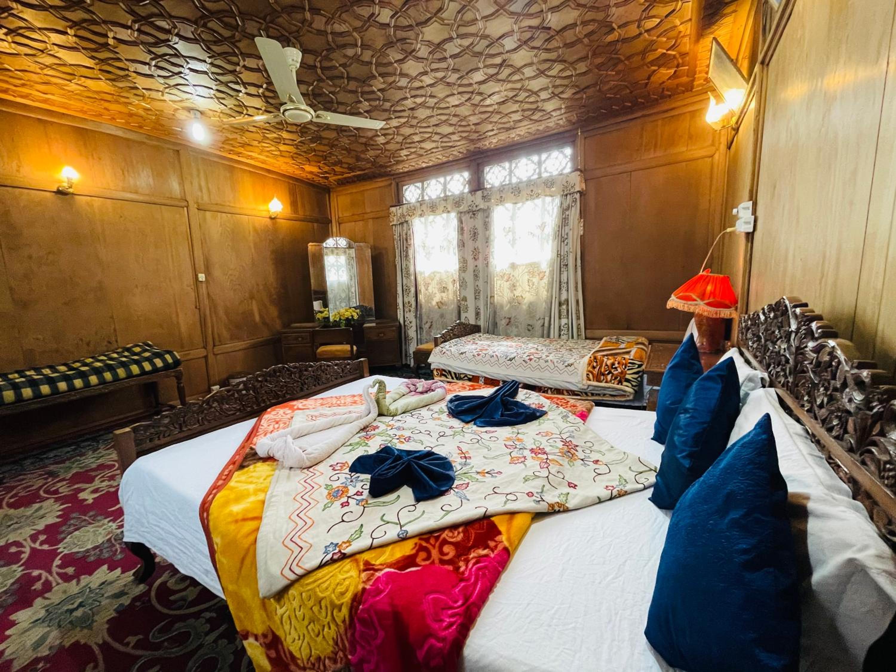 Deluxe Double or Twin Room photo 2