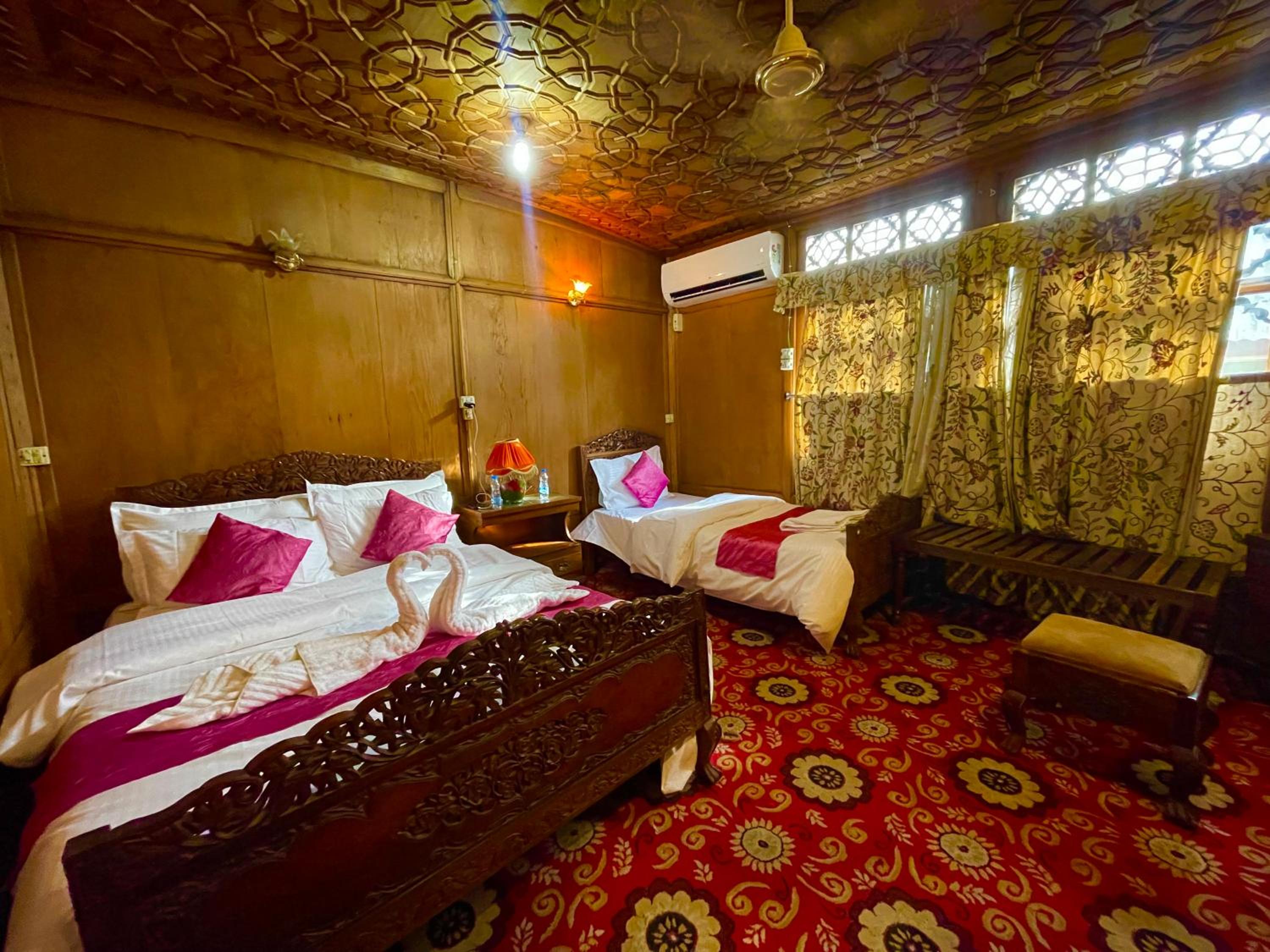 Deluxe Double or Twin Room photo 3