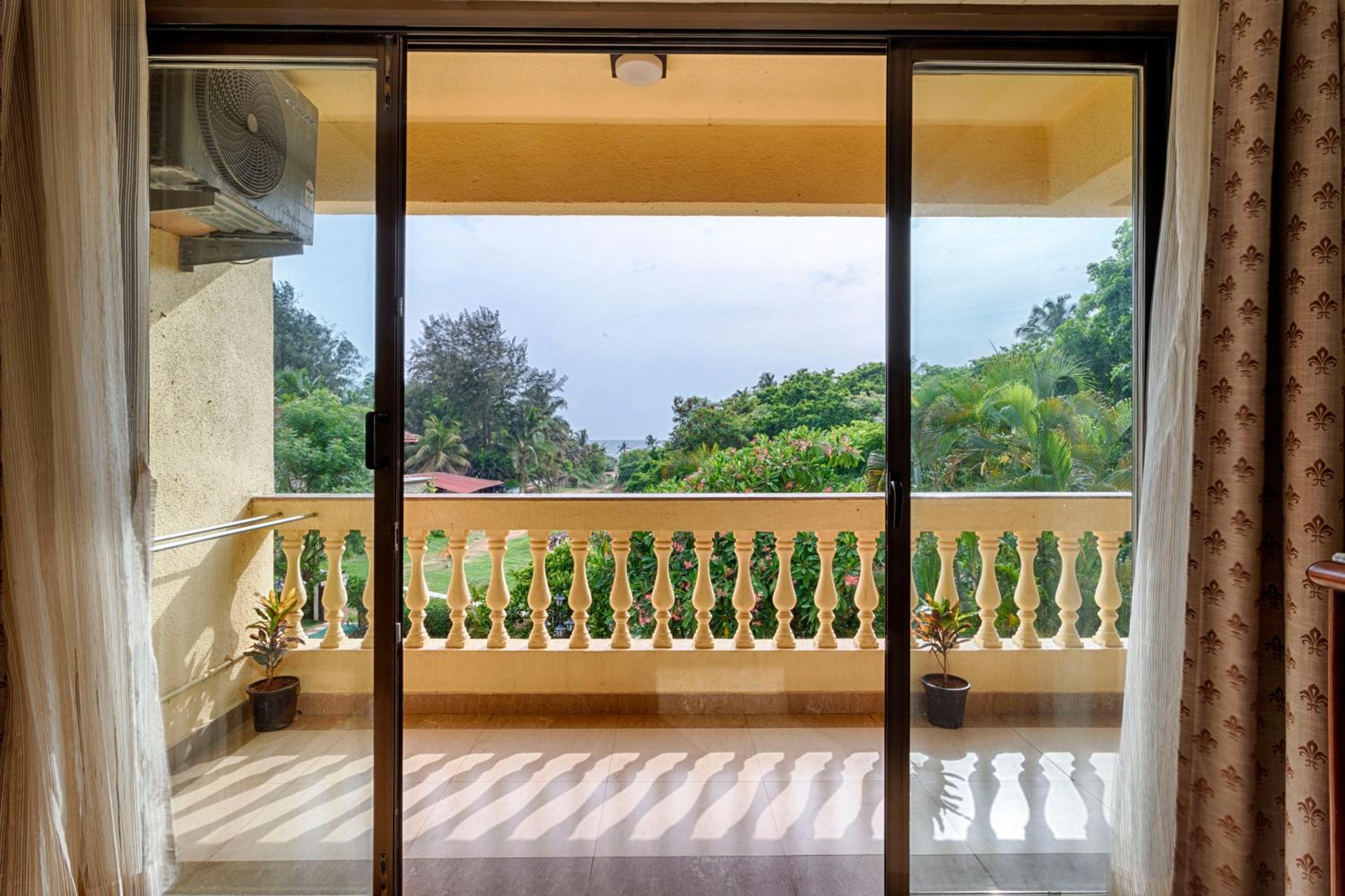 Family Suite with Sea View - Complimentary 2 pints of beer on per stay  - 15% Discount on F&B - Photo 6