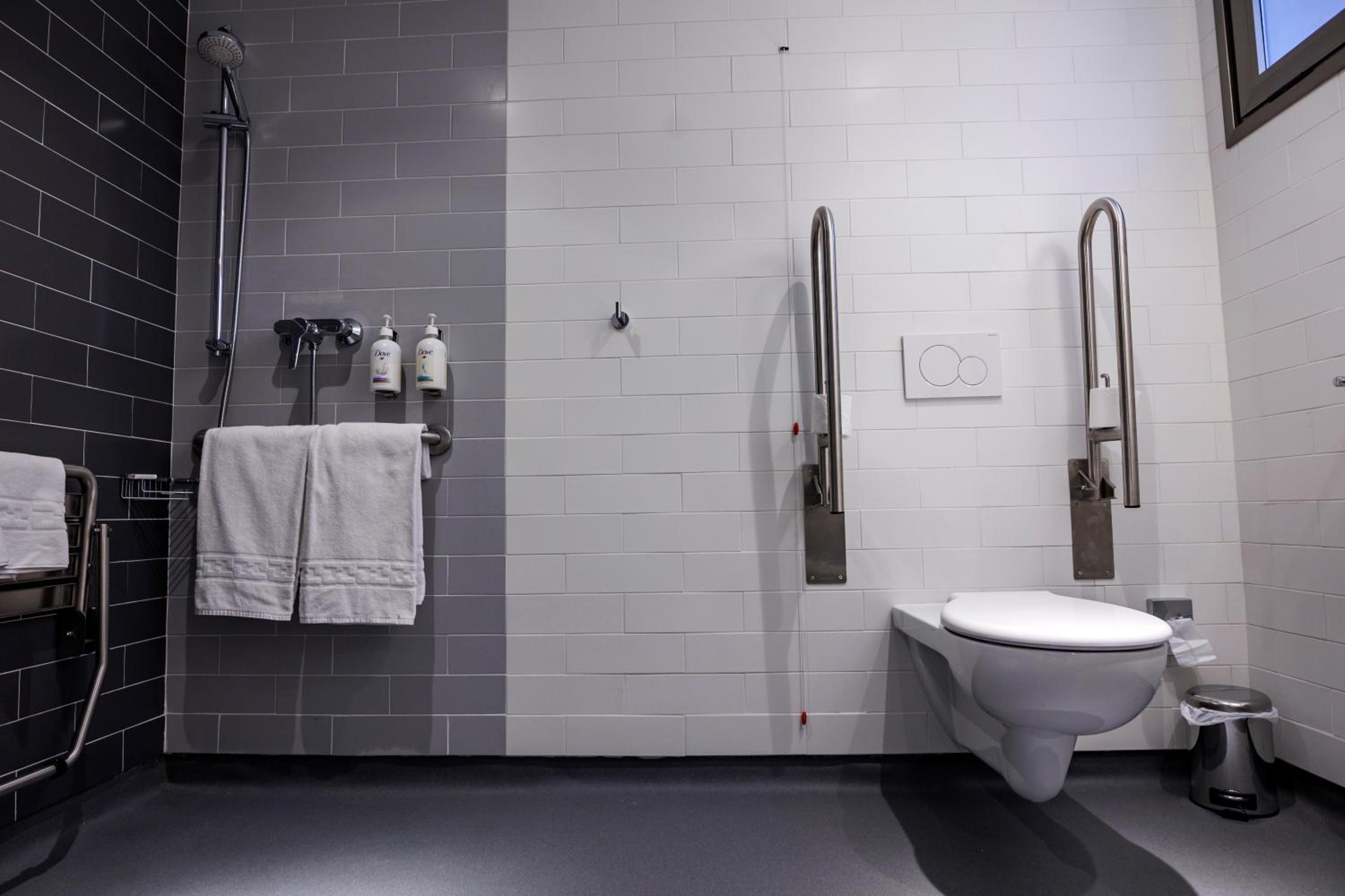 Standard Queen Room - Accessible with Free Breakfast - Photo 4