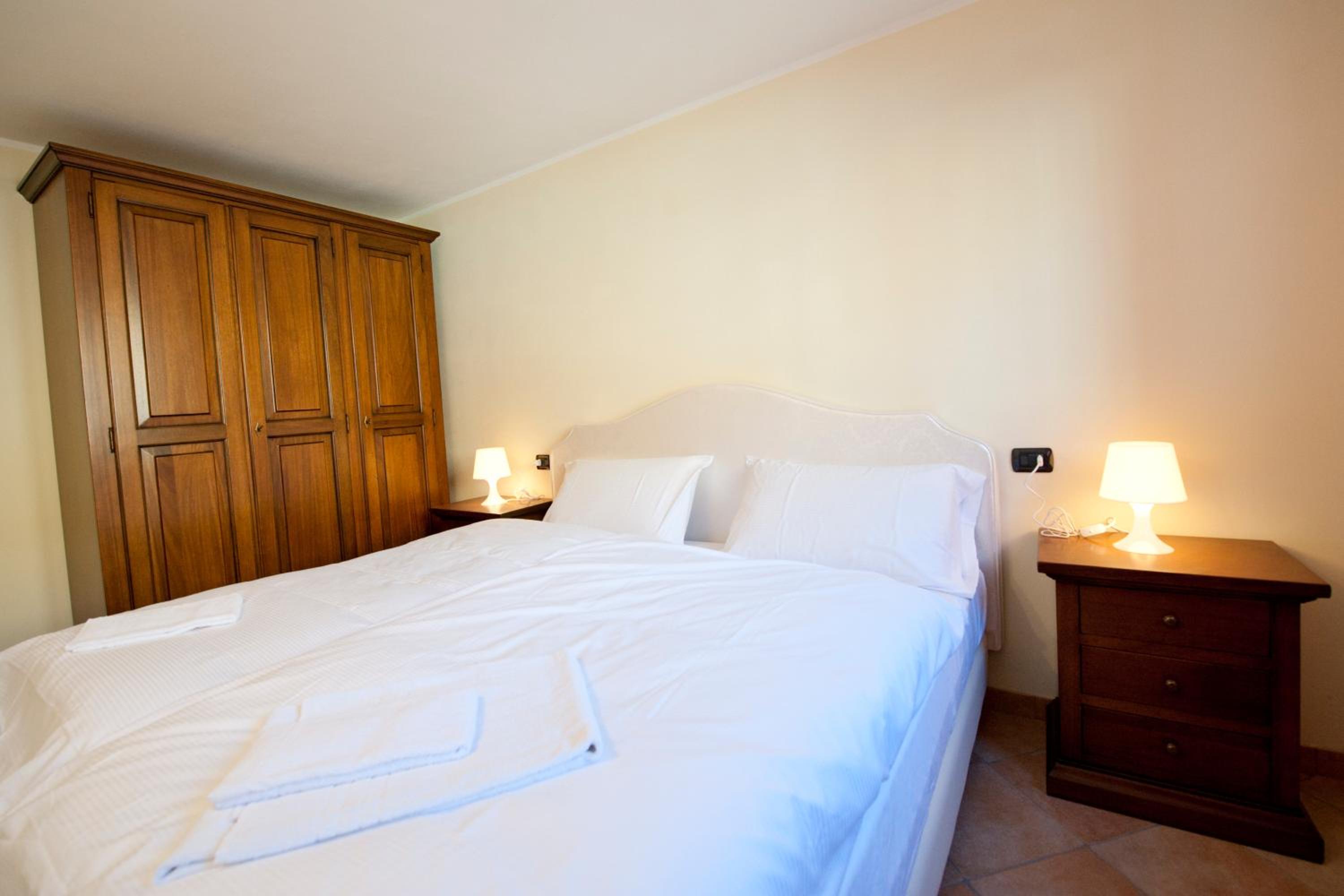 One-Bedroom Apartment with Balcony photo 1