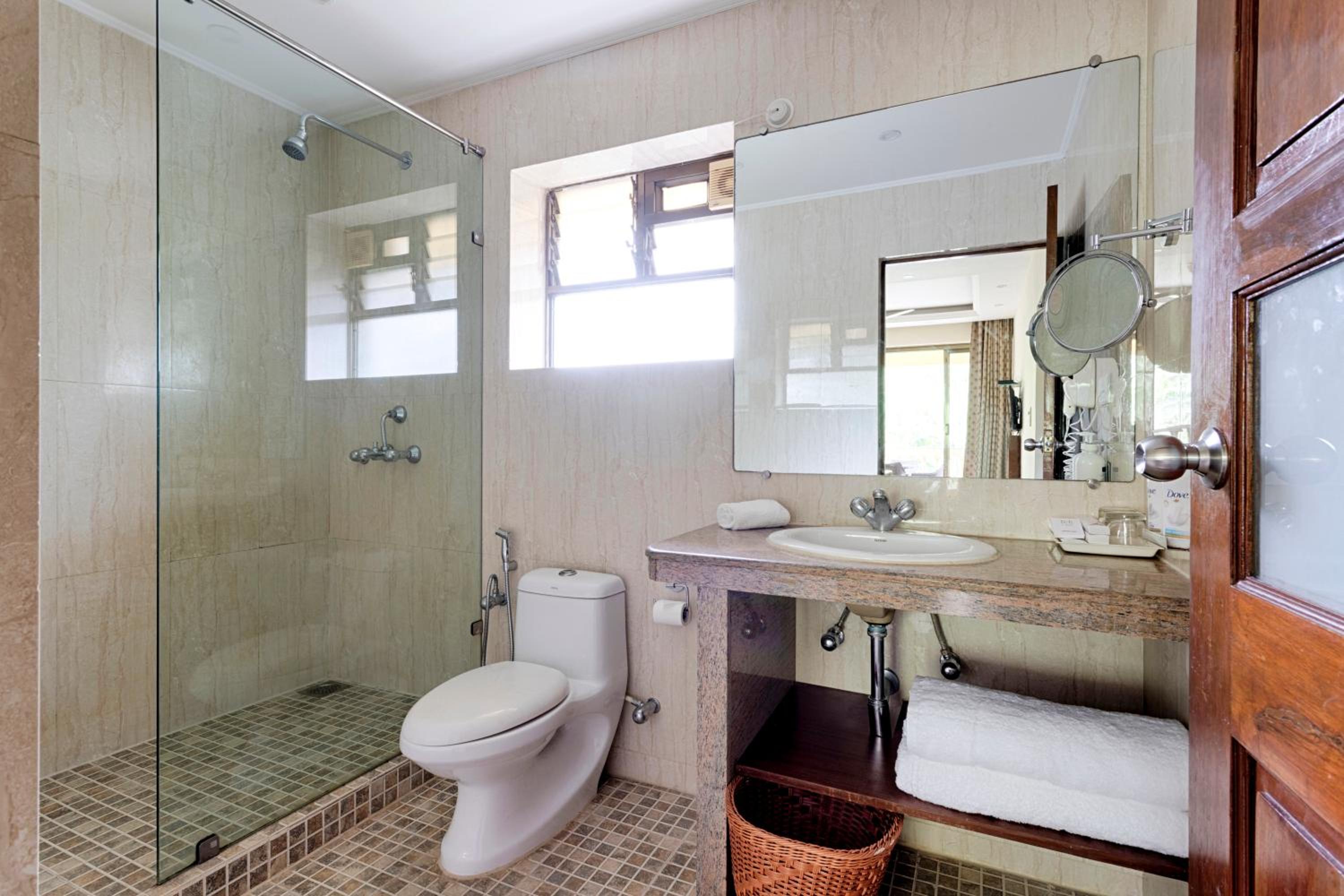 Premium Suite - Complimentary 2 pints of beer on per stay - 15% Discount on F&B - Photo 10