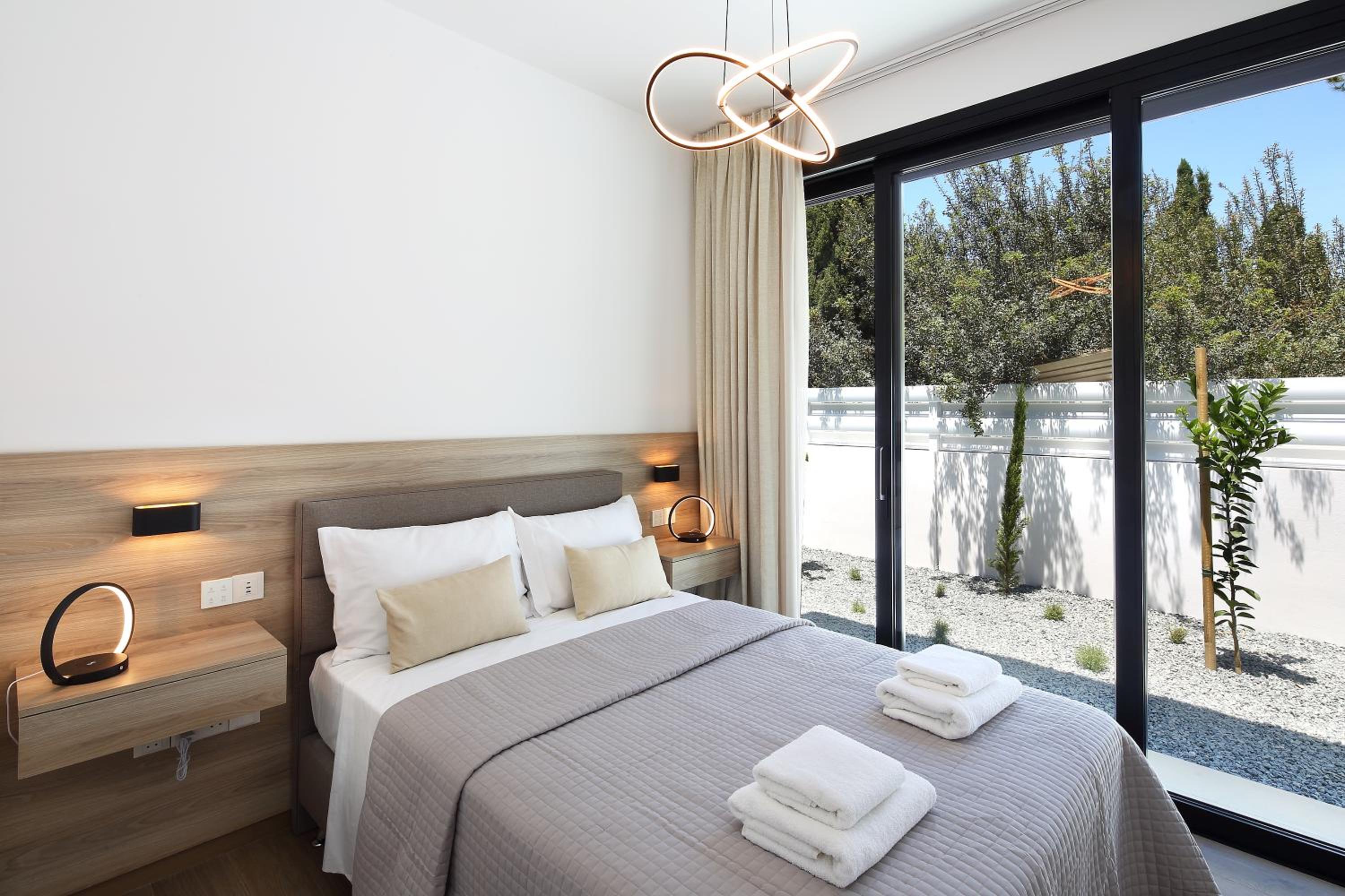 Deluxe Bungalow with Private Heated Pool photo 3