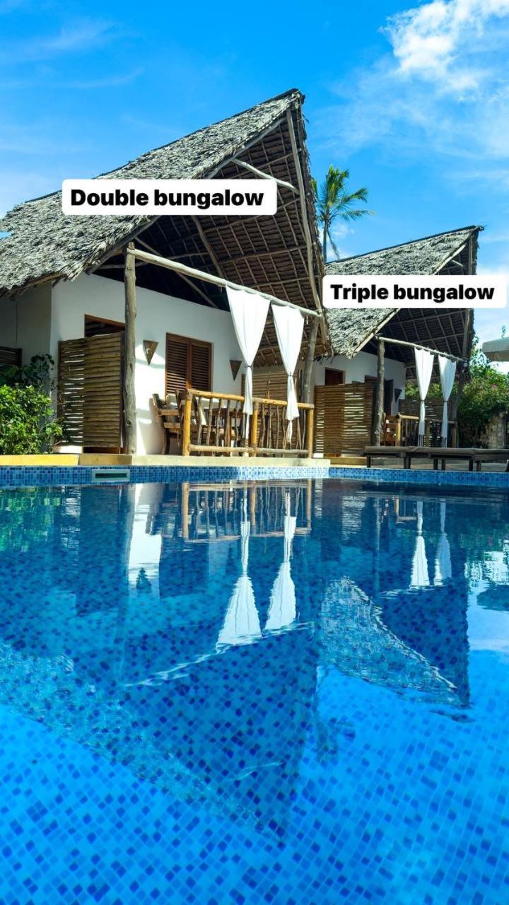 Deluxe Bungalow with Pool View photo 2