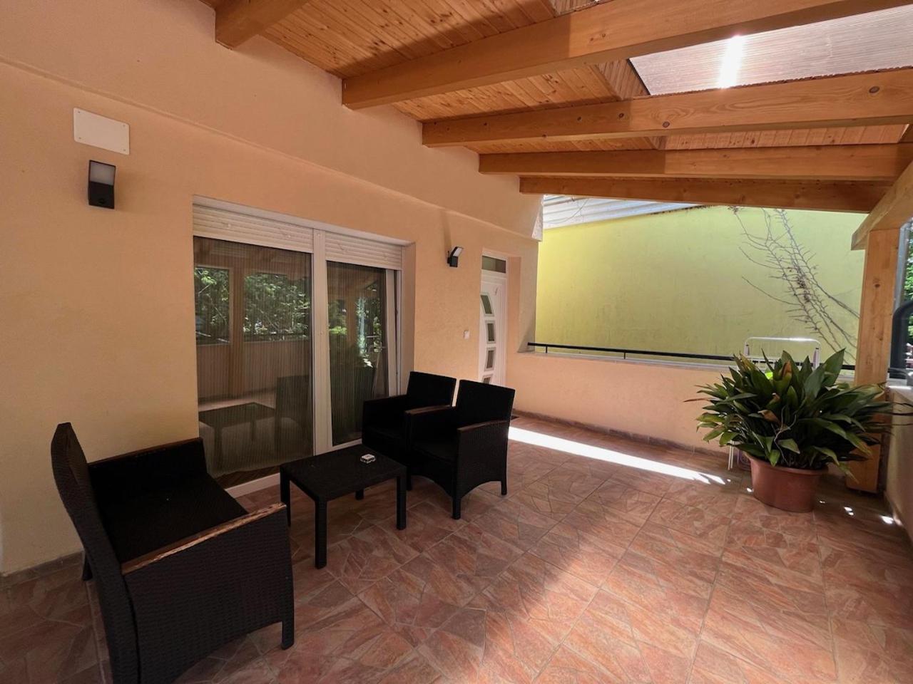 Apartment - Split Level - Photo 10