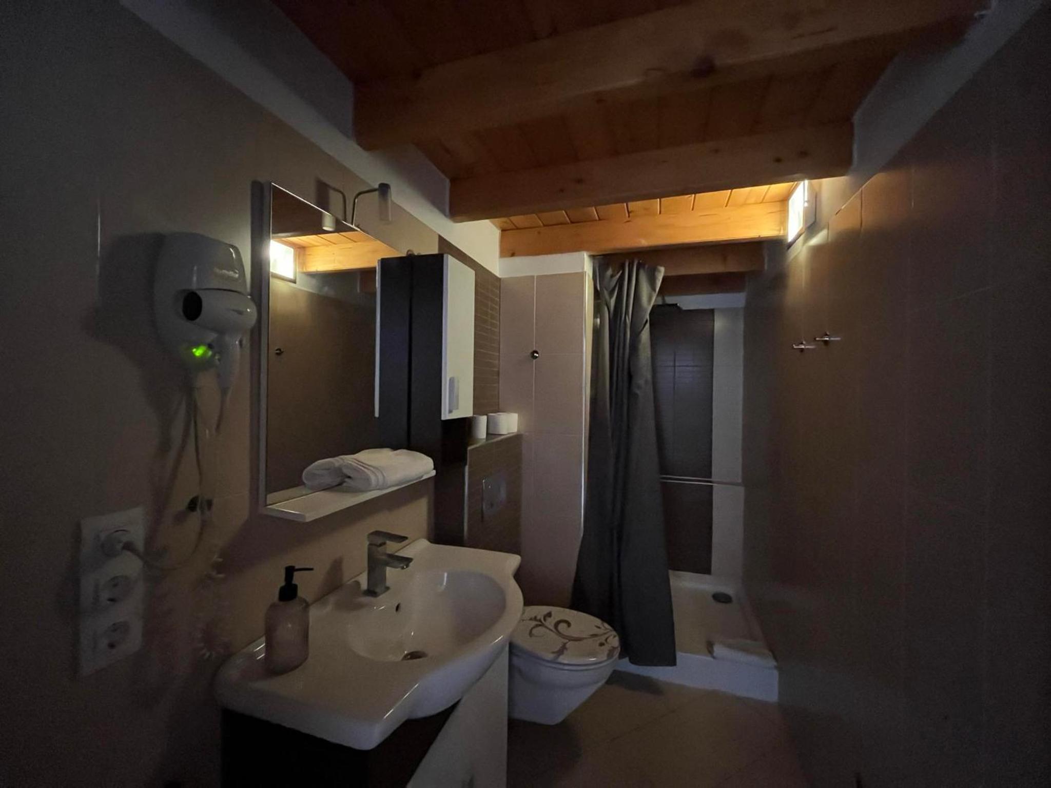 Apartment - Split Level - Photo 7