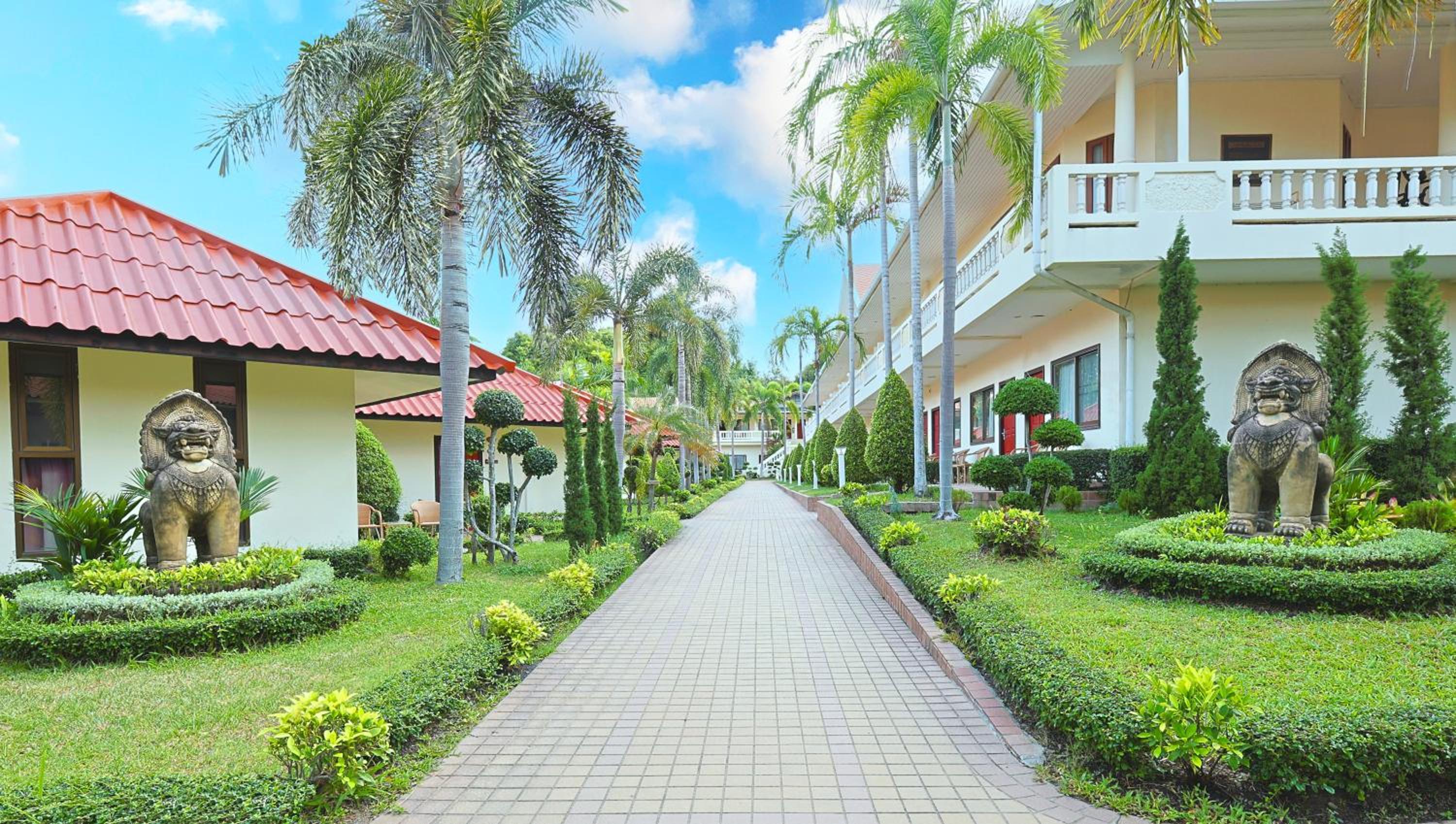 Deluxe Bungalow with Garden View - Photo 4