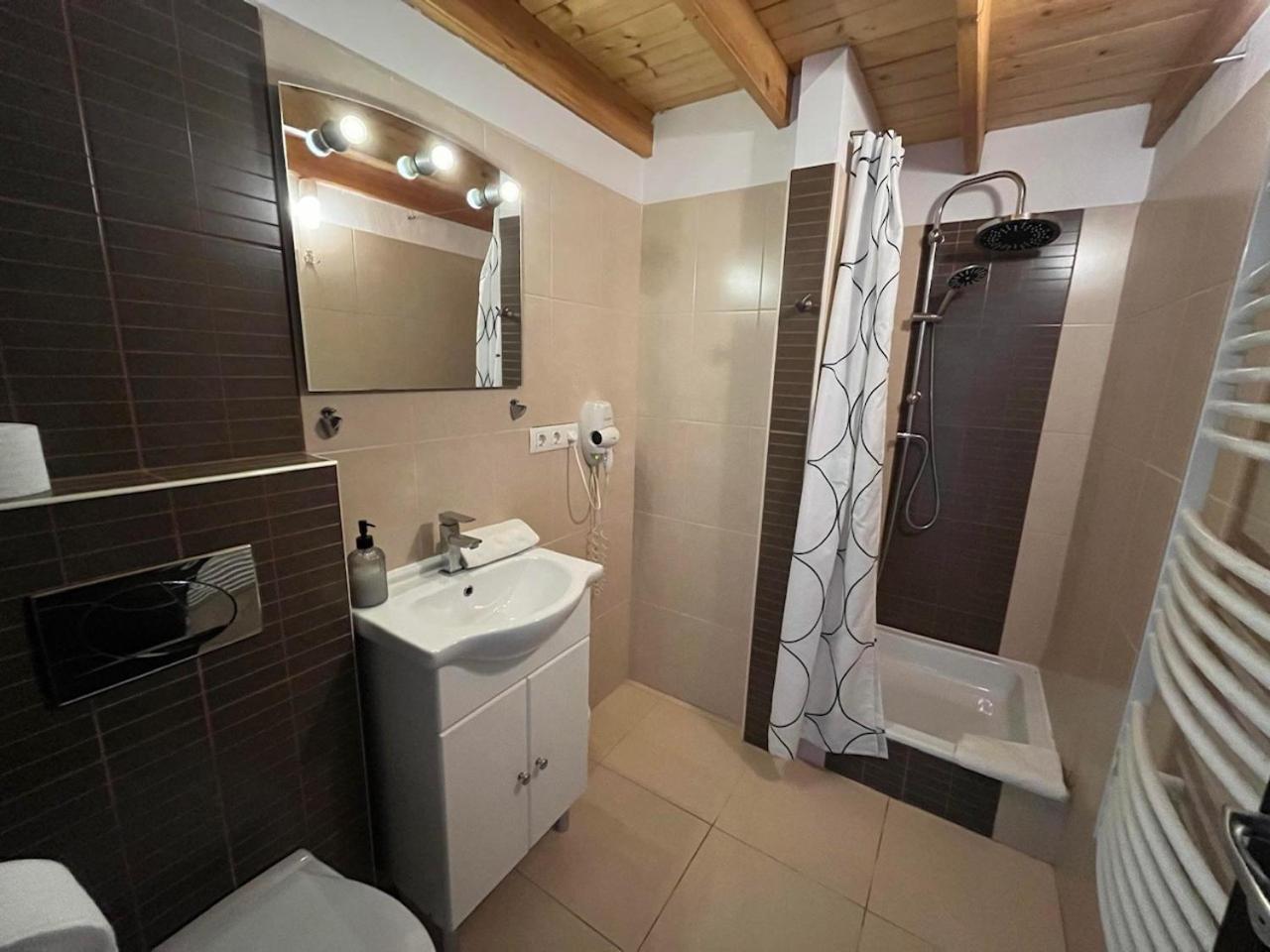 Two-Bedroom Apartment - Photo 7