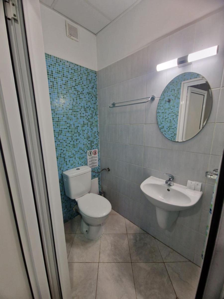 Deluxe Double Room (2 Adults + 1 Child) - Photo 7