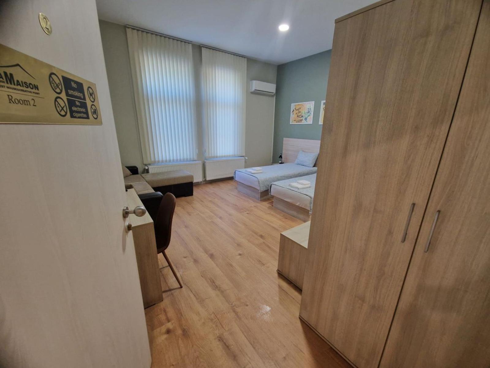 Deluxe Double Room (2 Adults + 1 Child) - Photo 4