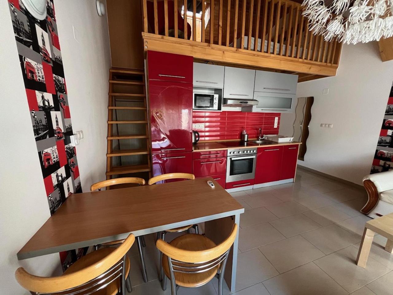 Standard Queen Room - Photo 8