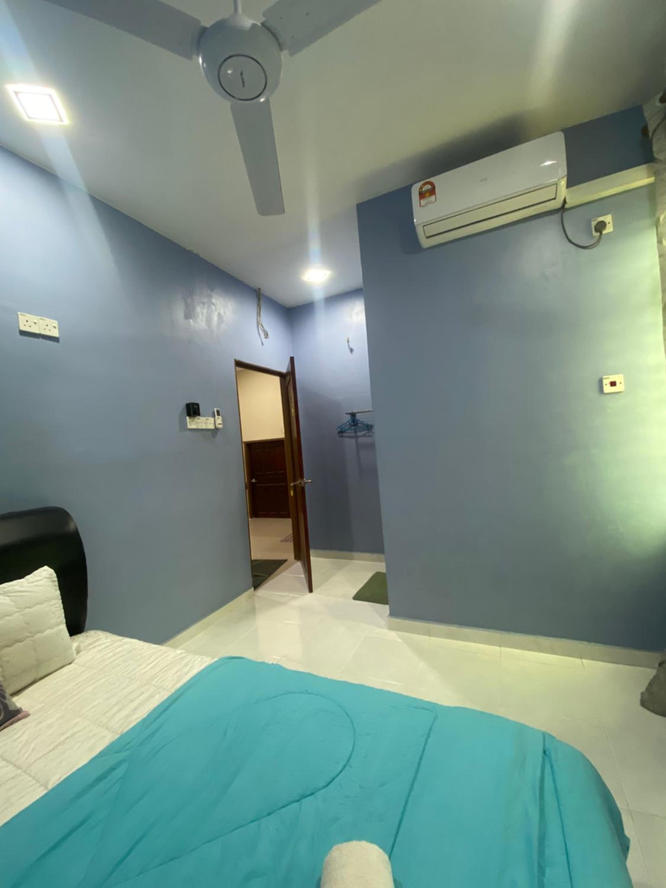 Standard Queen Room