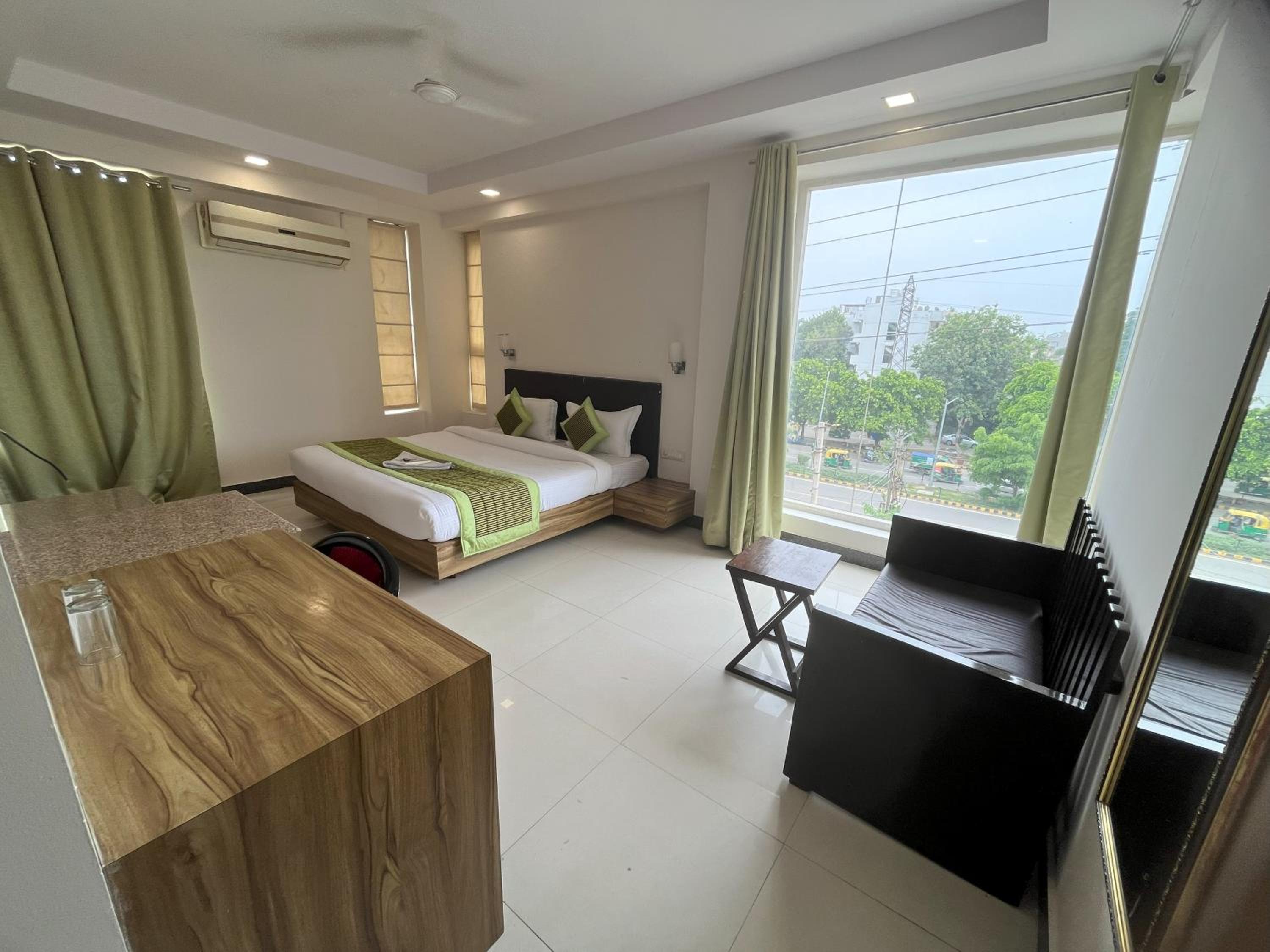 Deluxe King Room