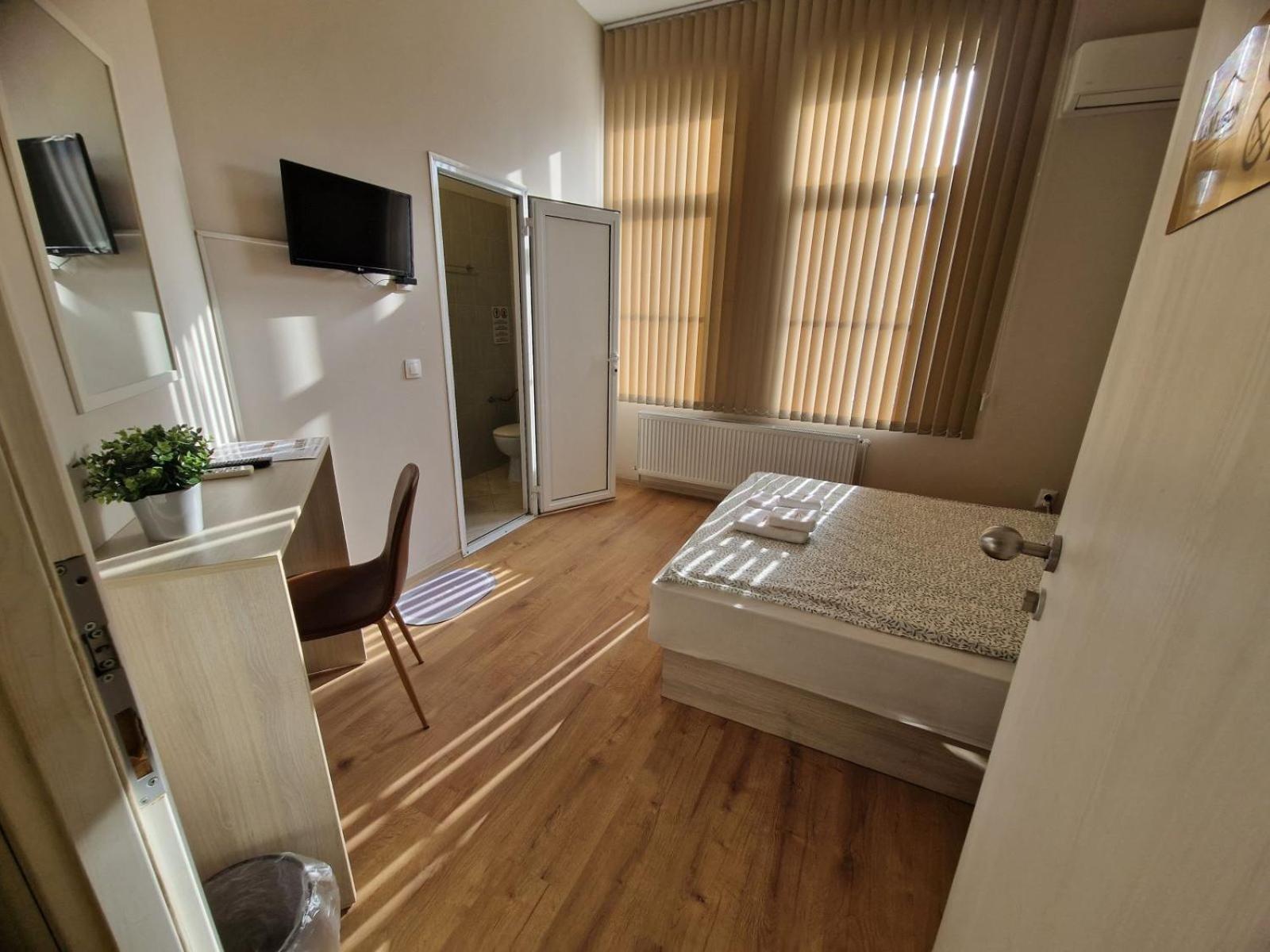 Double or Twin Room - Photo 2