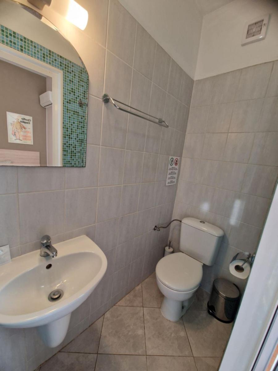 Double or Twin Room - Photo 5