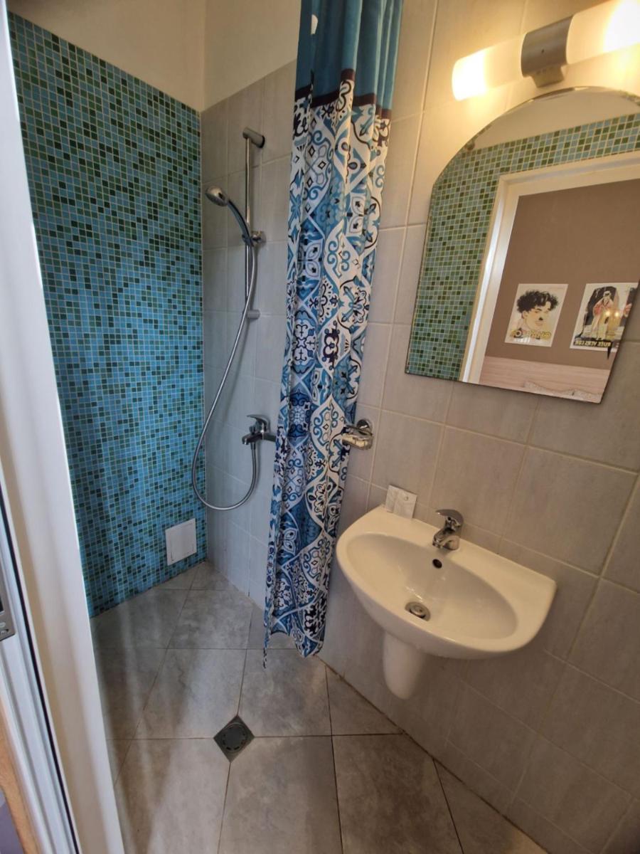 Double or Twin Room - Photo 6