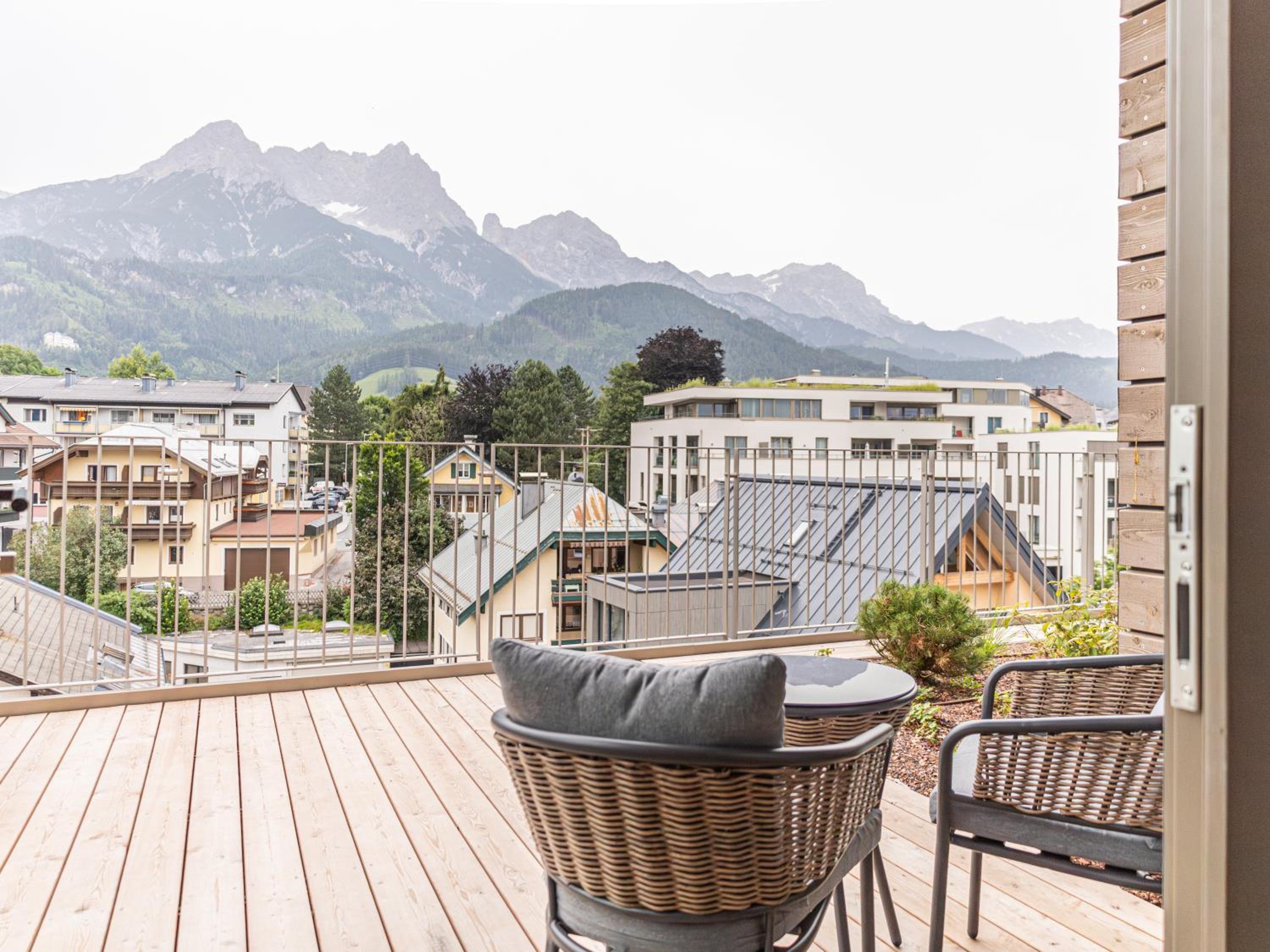 King Suite with Balcony photo 2