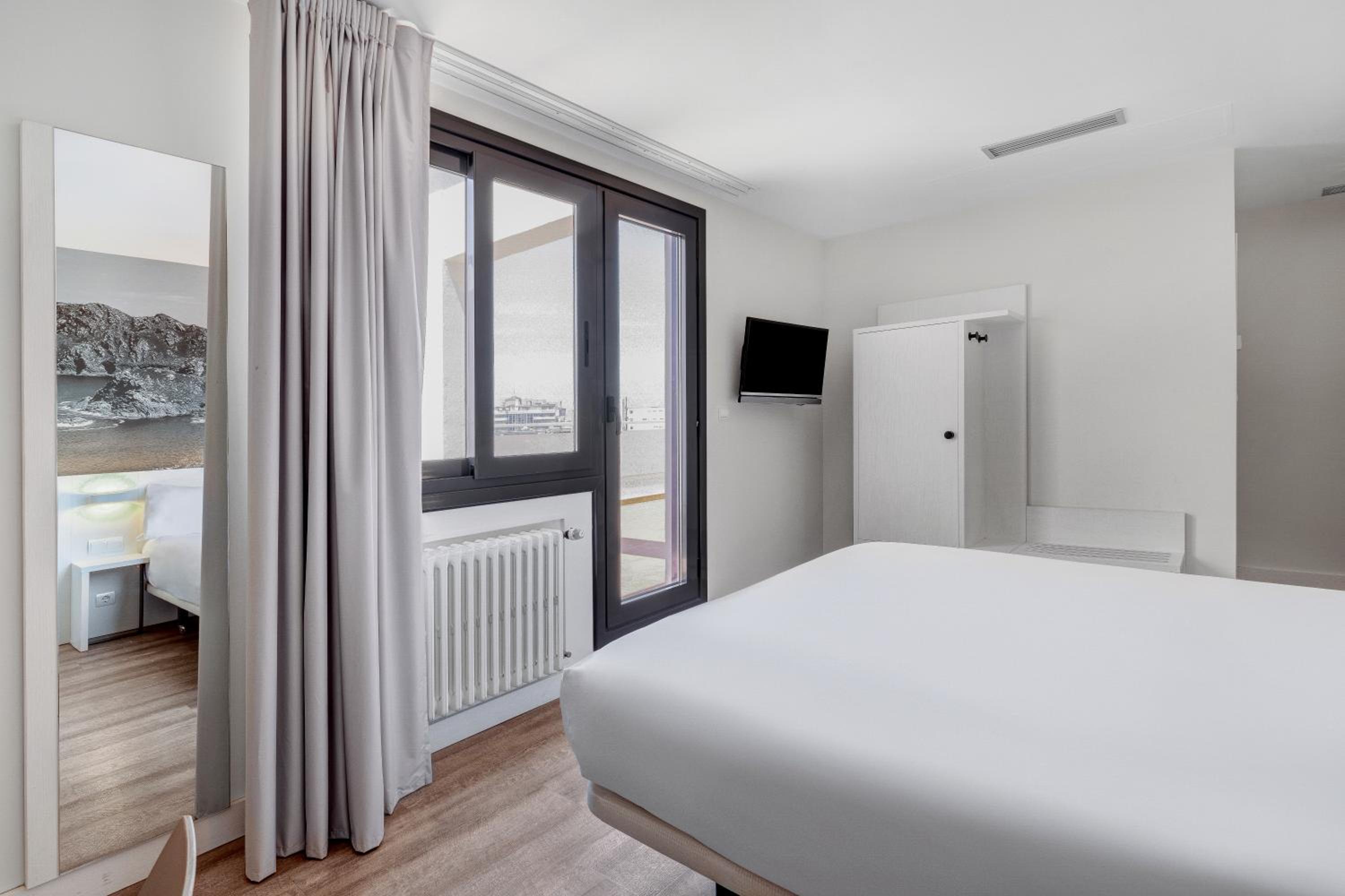 Double or Twin Room with Terrace photo 2