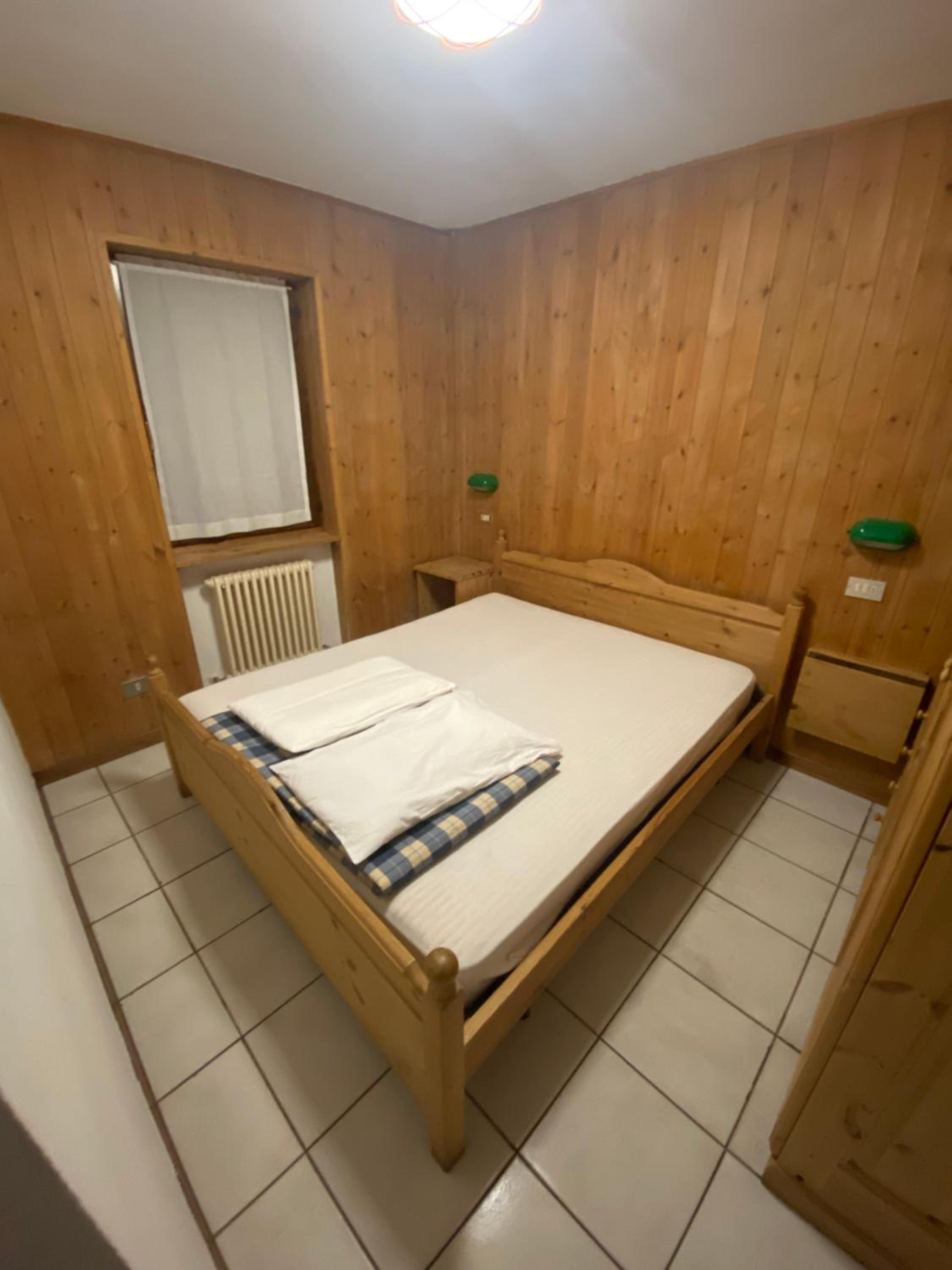 Three-Bedroom Apartment with Balcony