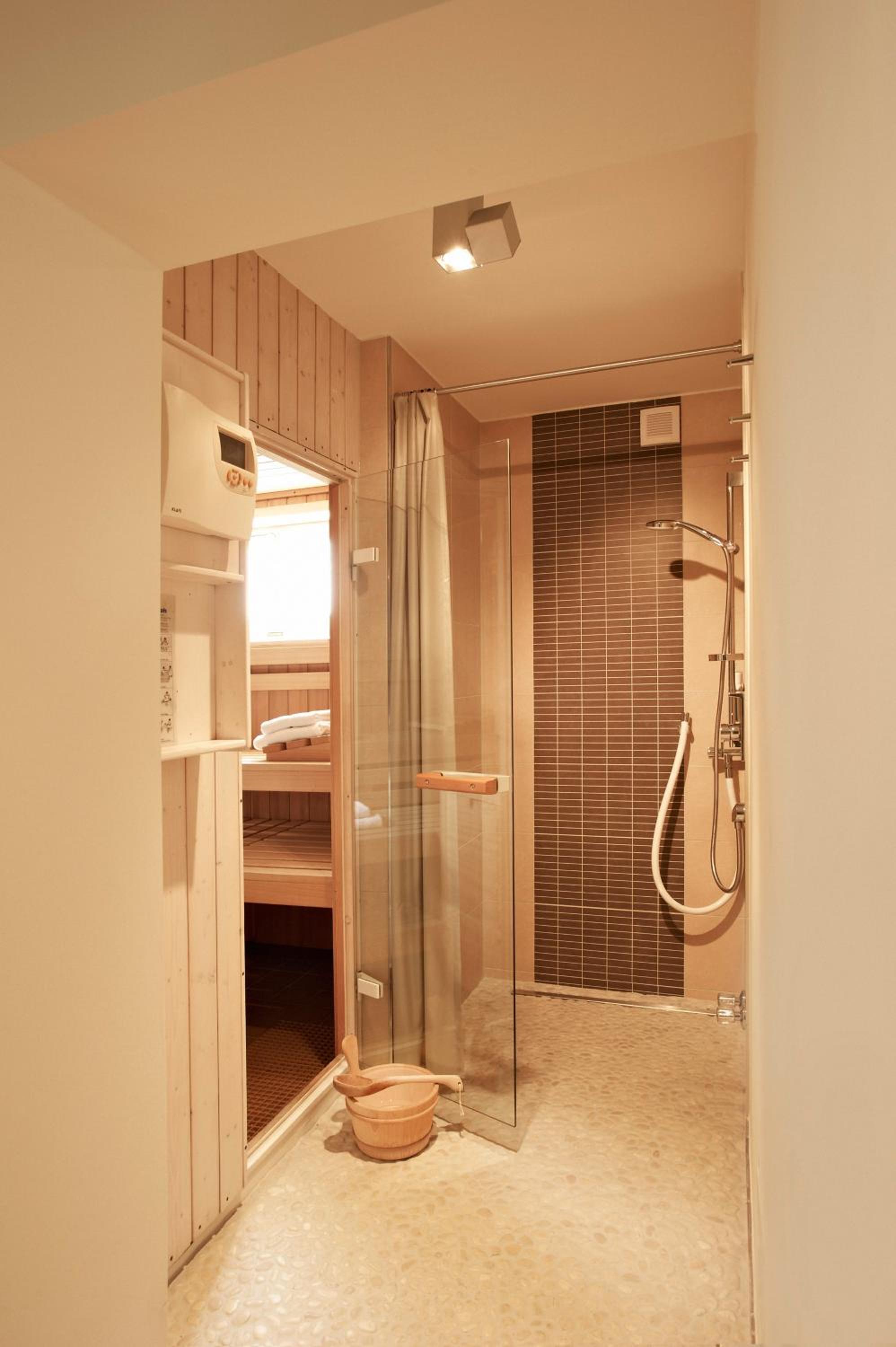 Suite - Photo 9