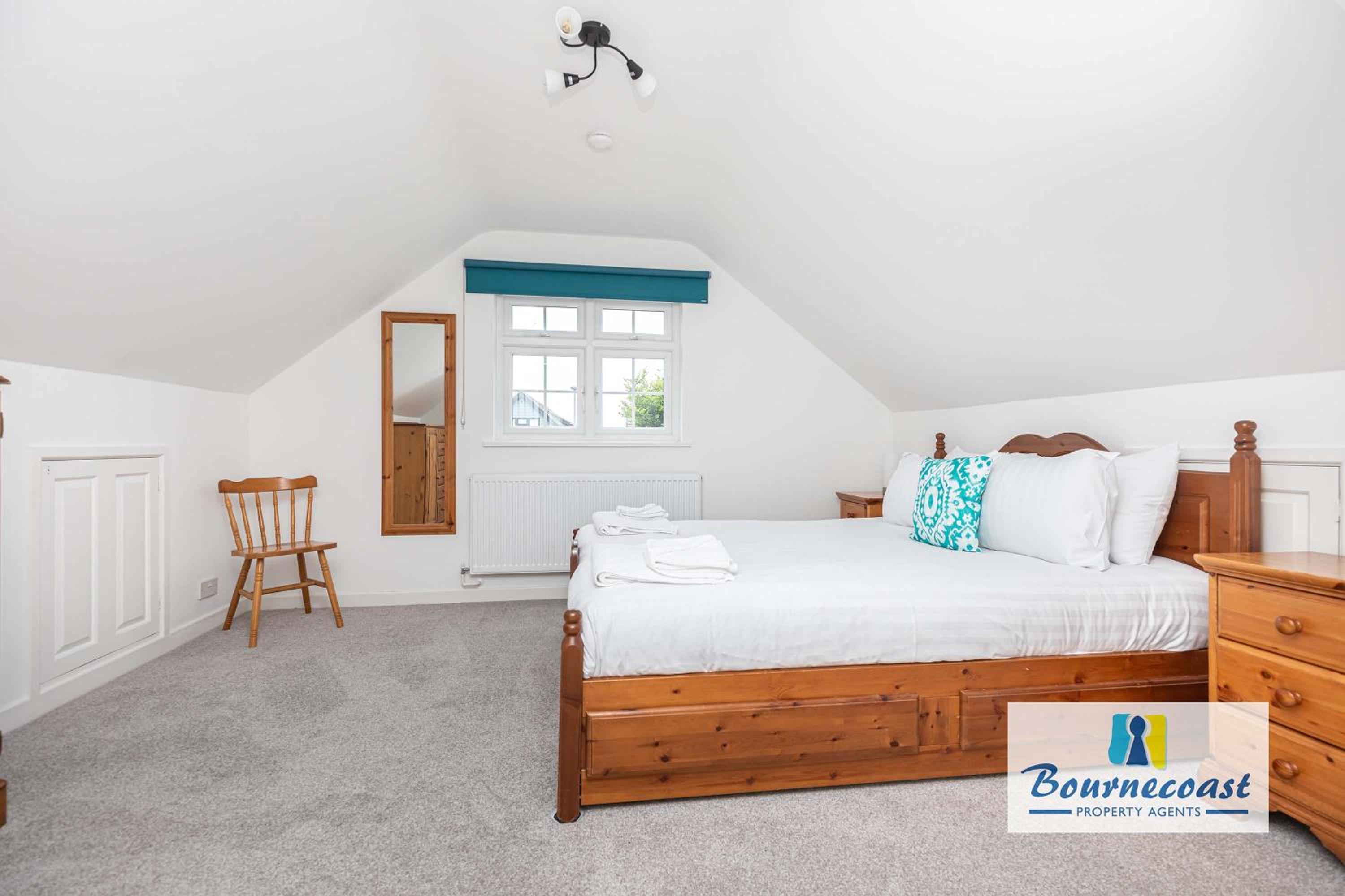 Five-Bedroom House photo 1