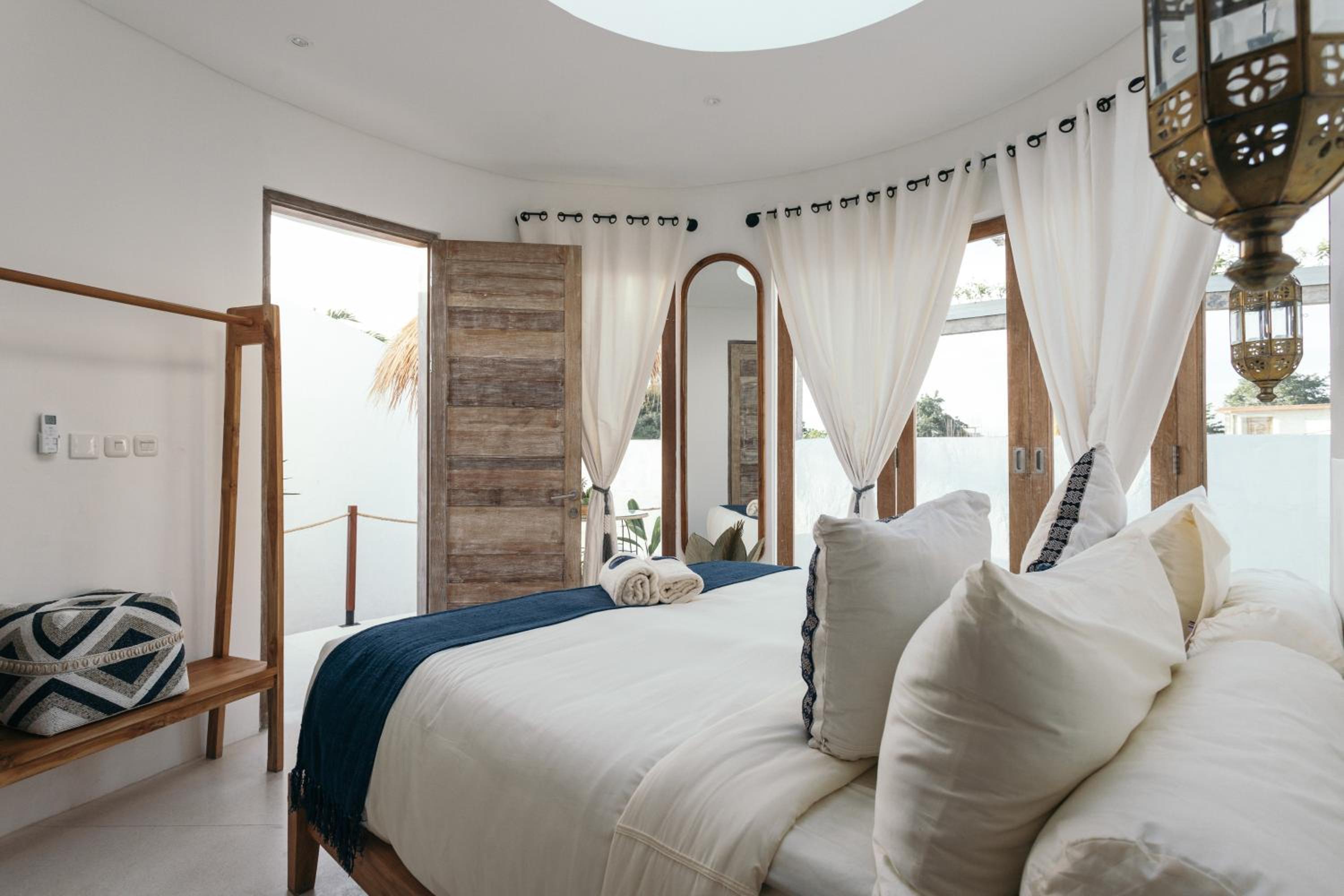 King Room with Pool View - Photo 1
