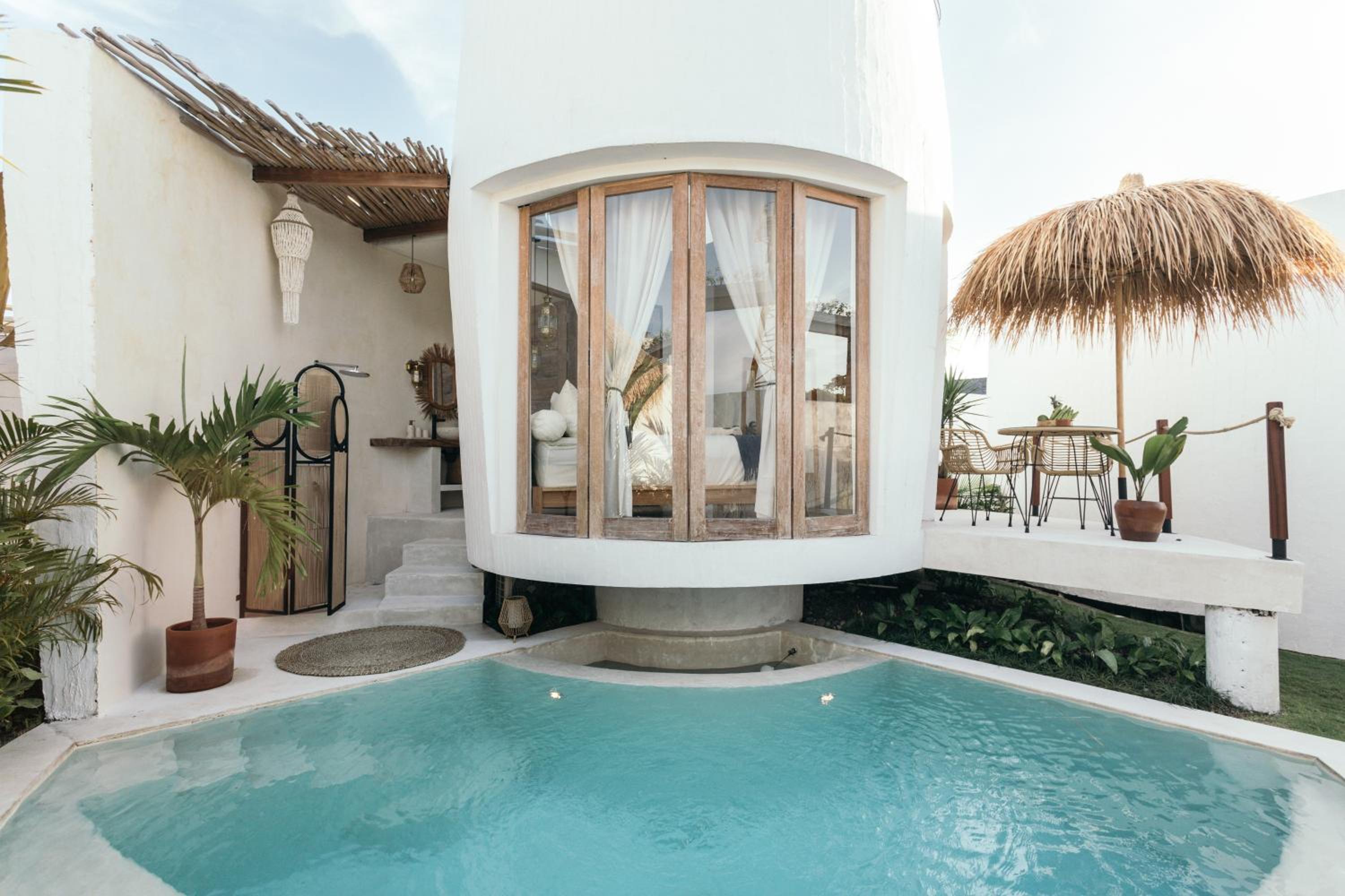 King Room with Pool View - Photo 4