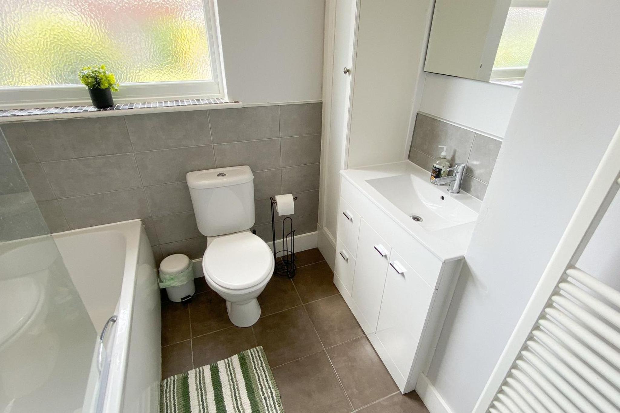 Four-Bedroom House photo 2