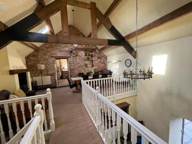 Five-Bedroom House photo 1