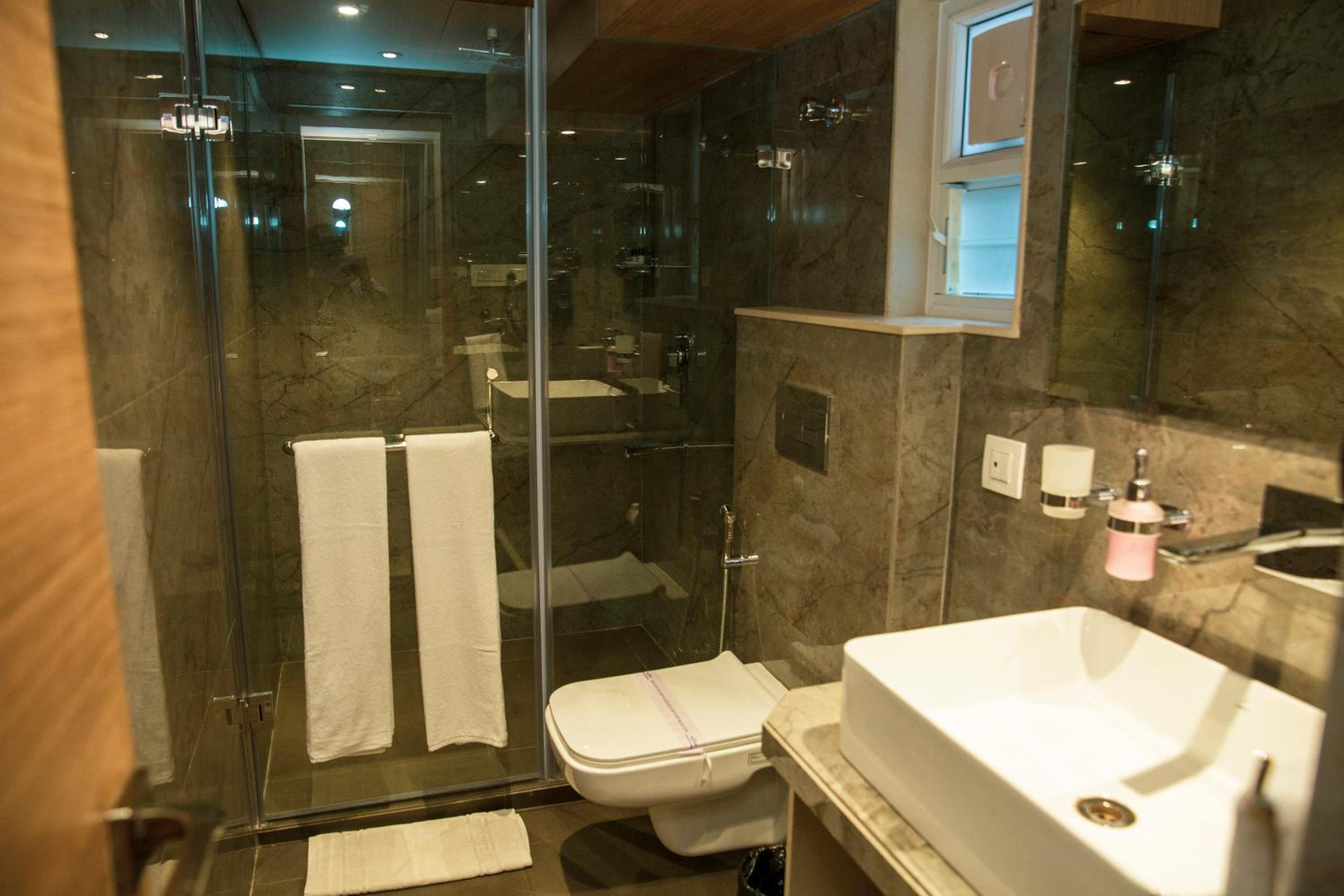 Standard Twin Room - Photo 5