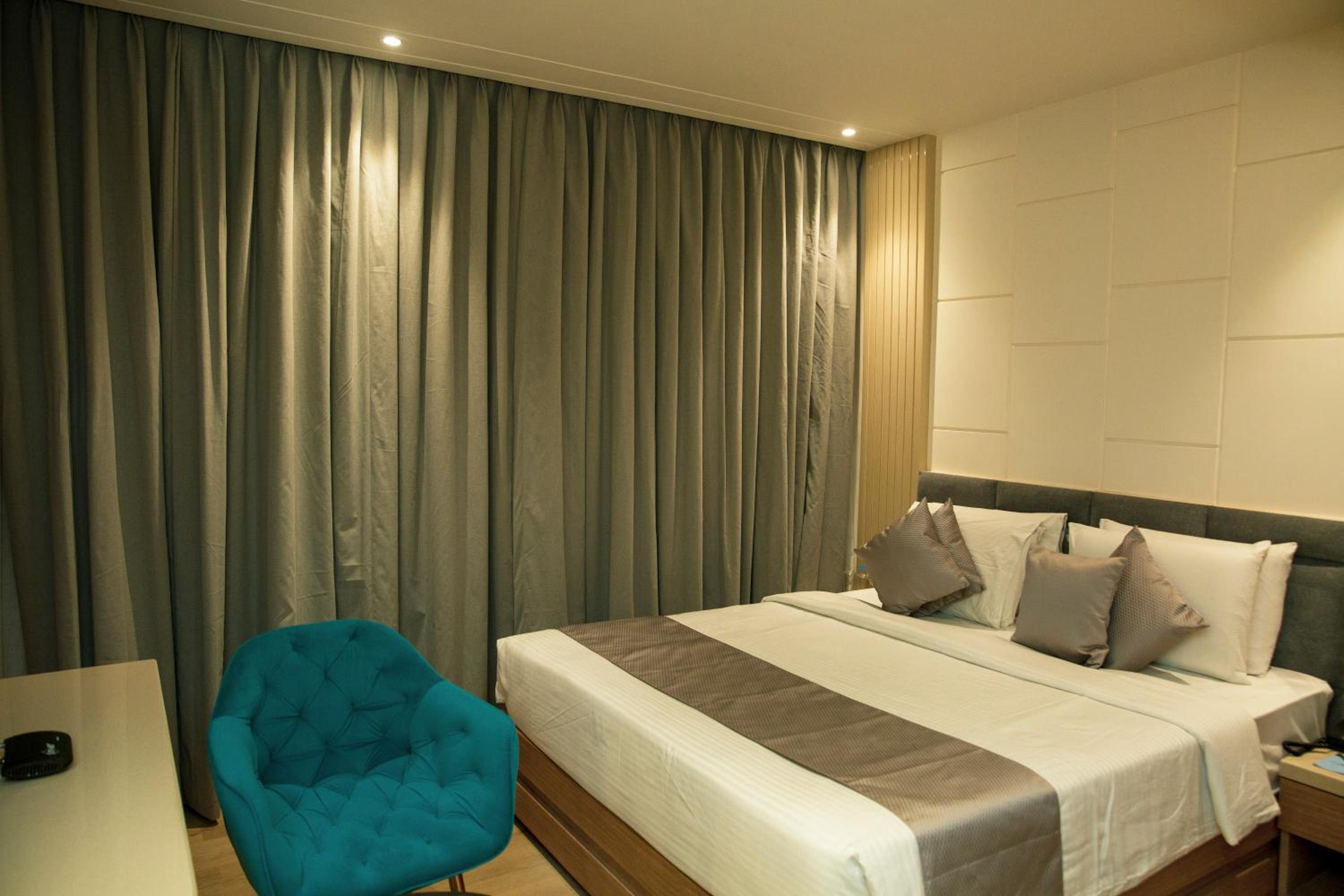Standard Twin Room - Photo 6