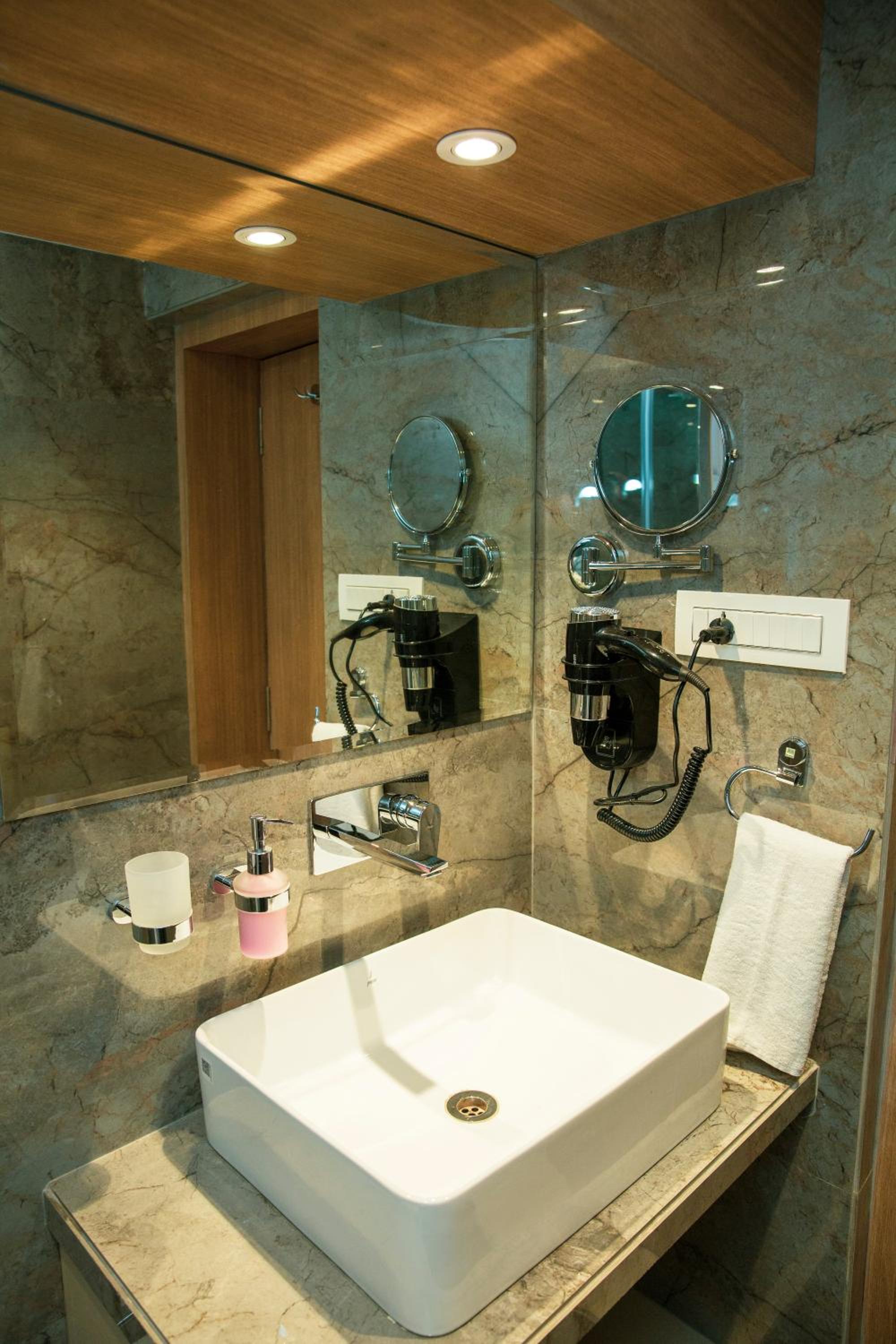 Deluxe Double or Twin Room - Photo 3