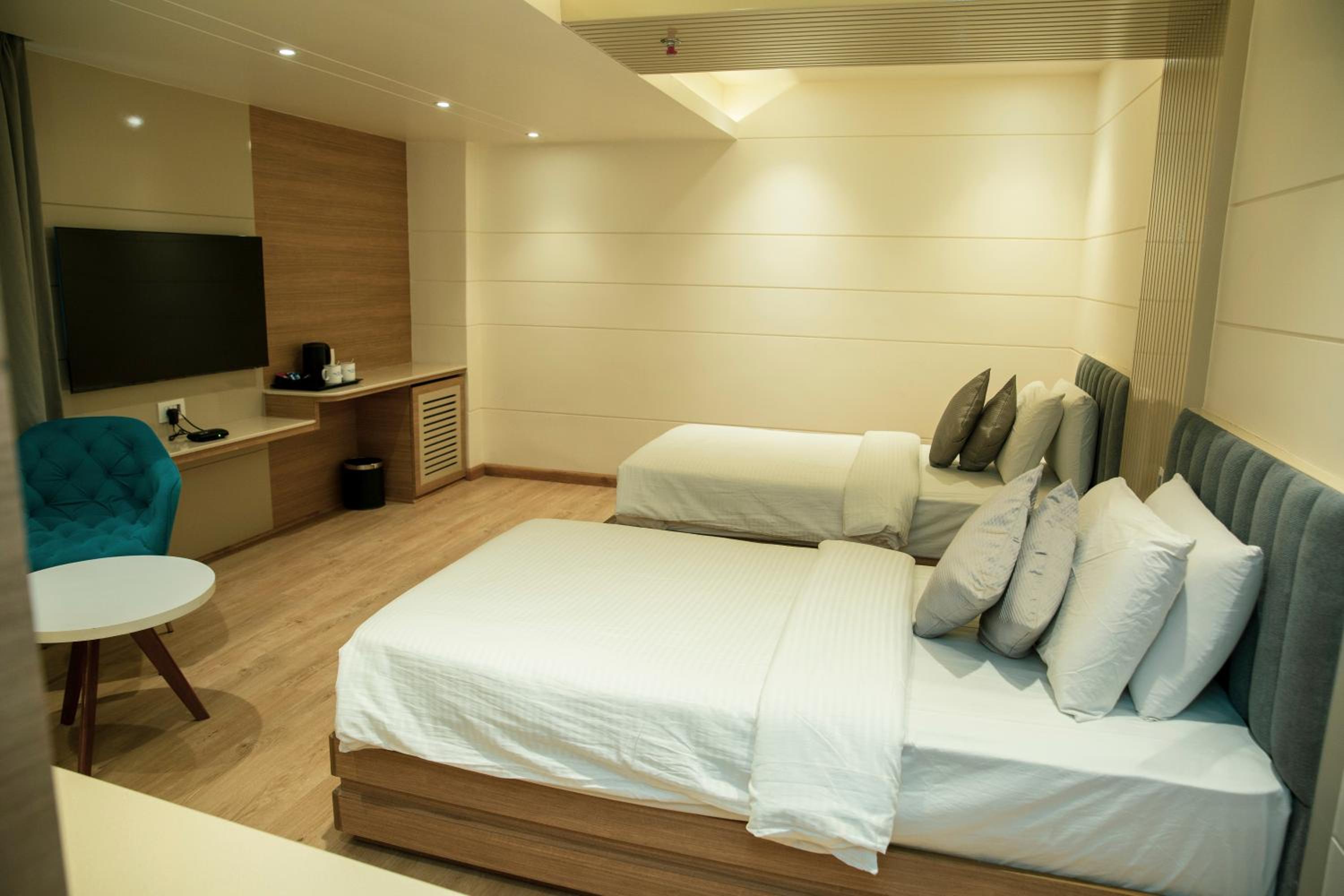 Deluxe Double or Twin Room - Photo 6