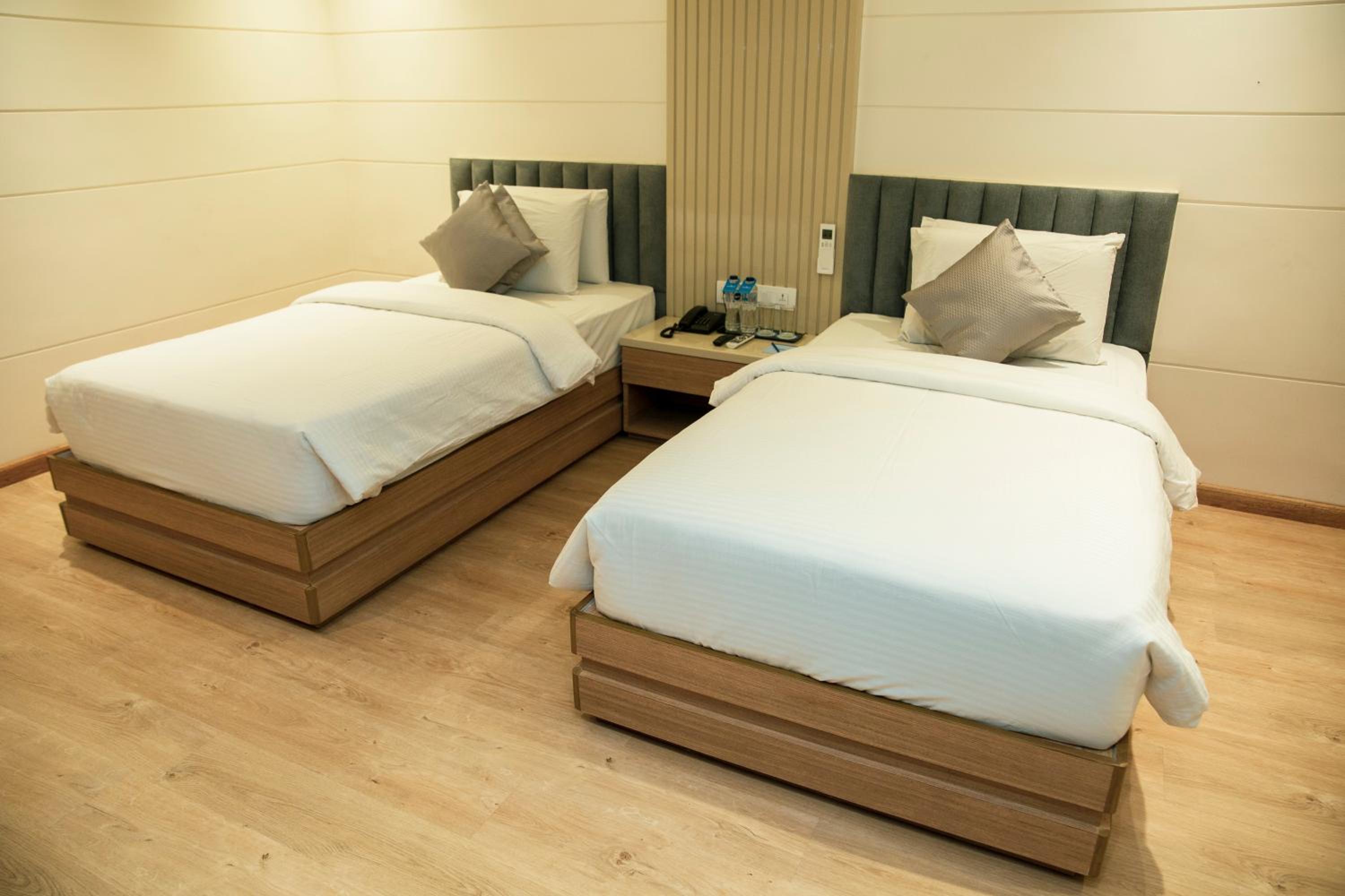 Deluxe Double or Twin Room - Photo 9