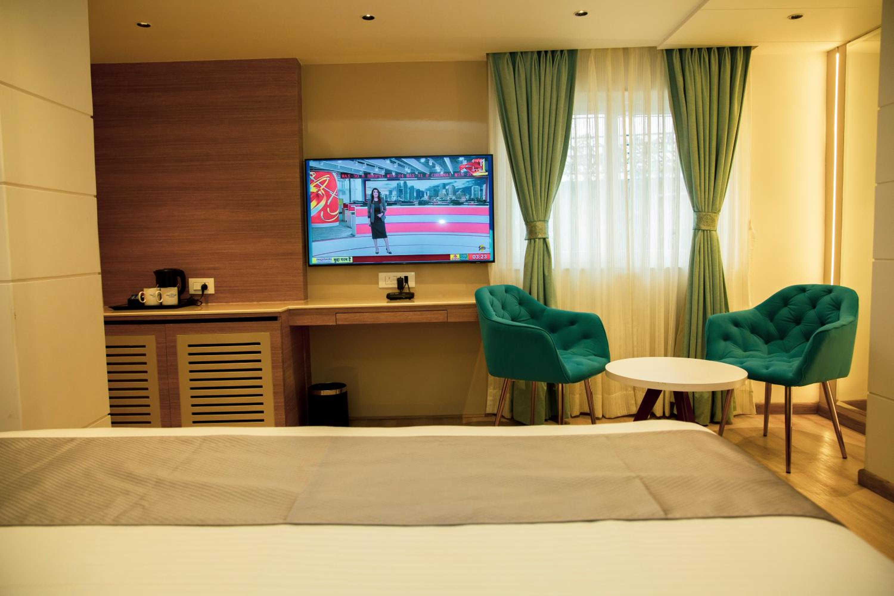 Deluxe Double or Twin Room - Photo 5