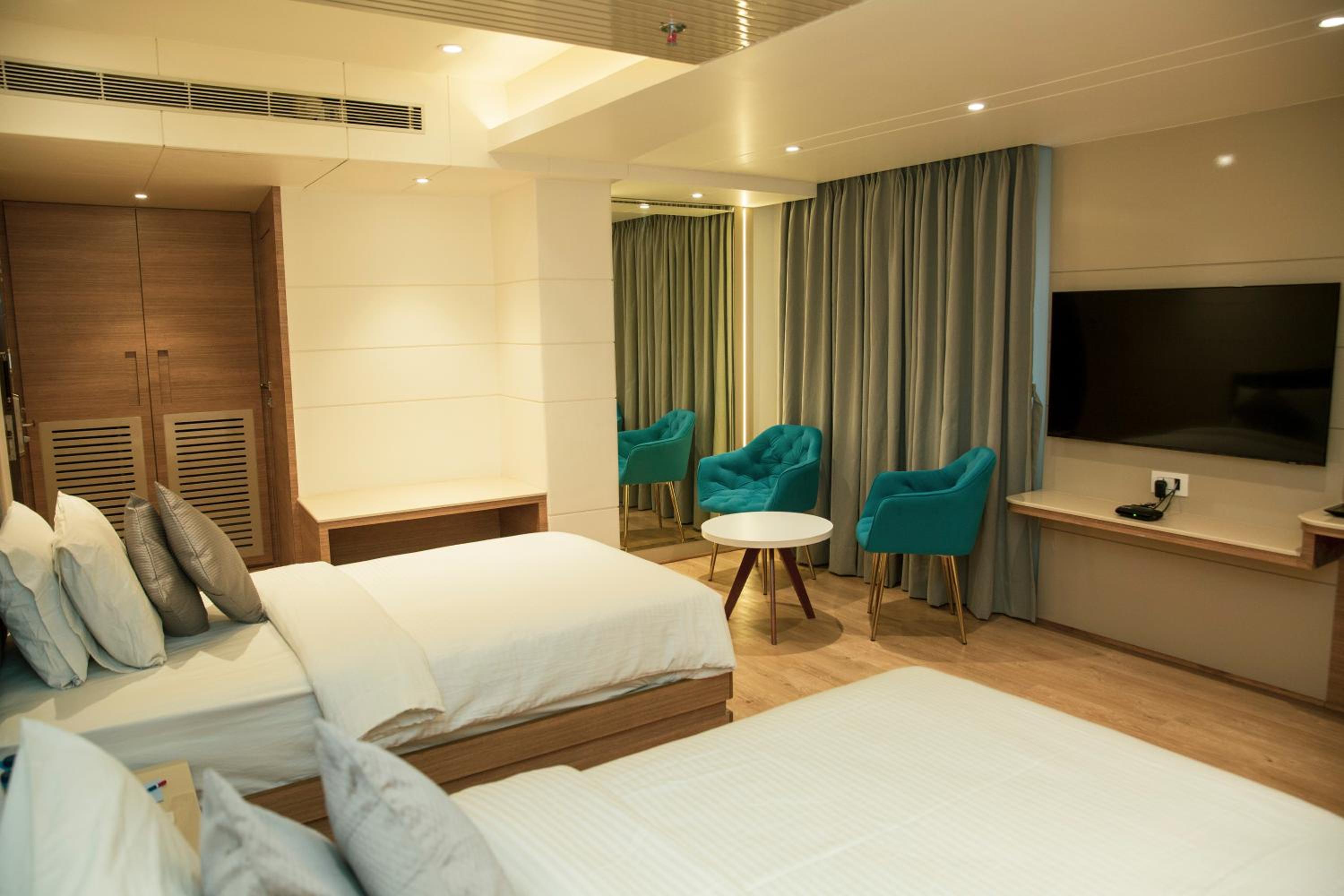 Deluxe Double or Twin Room - Photo 7
