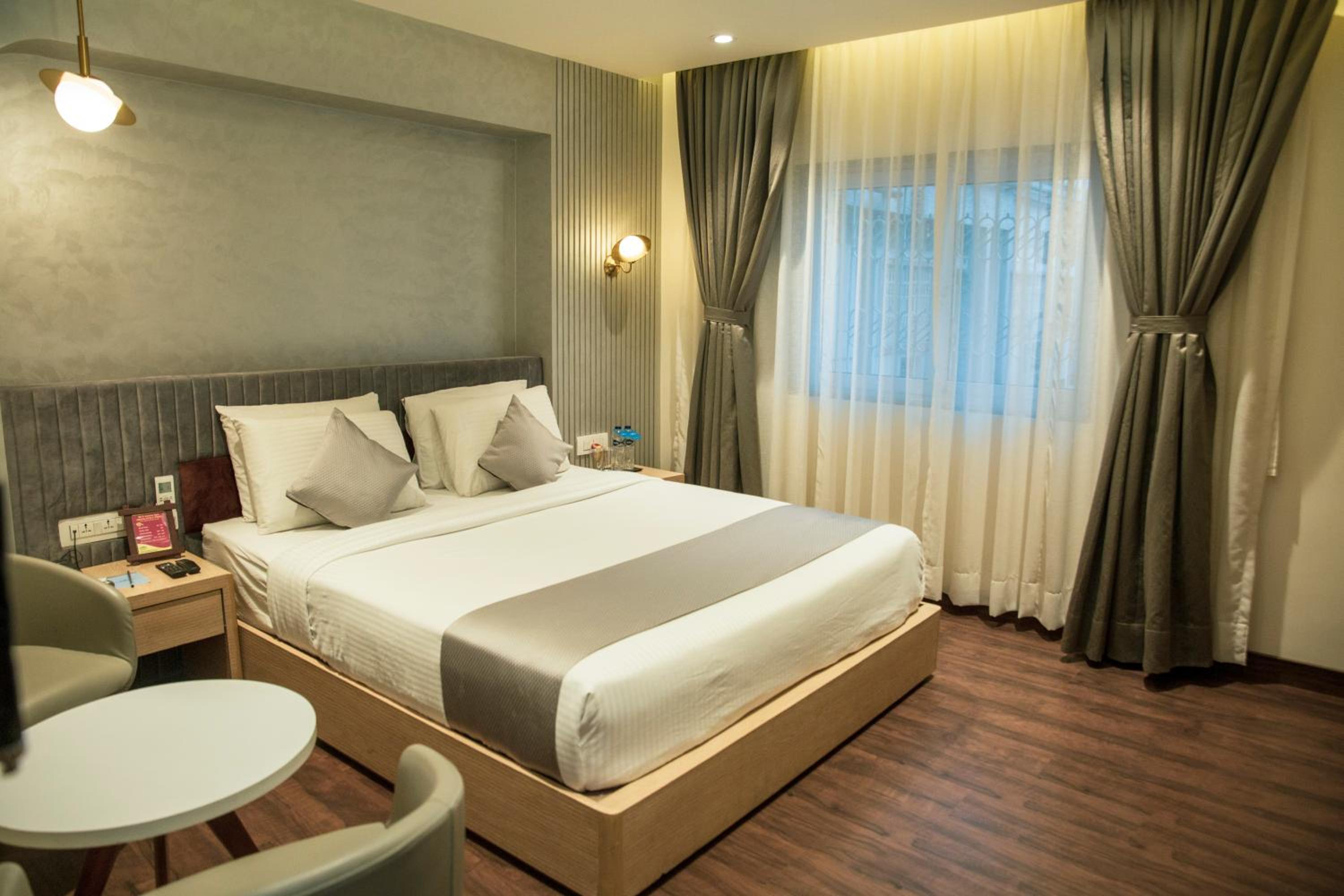 Deluxe Double or Twin Room - Photo 11
