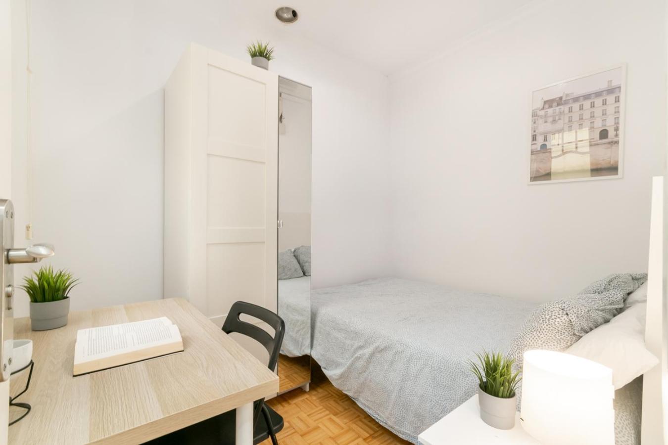 Habitación individual con baño compartido