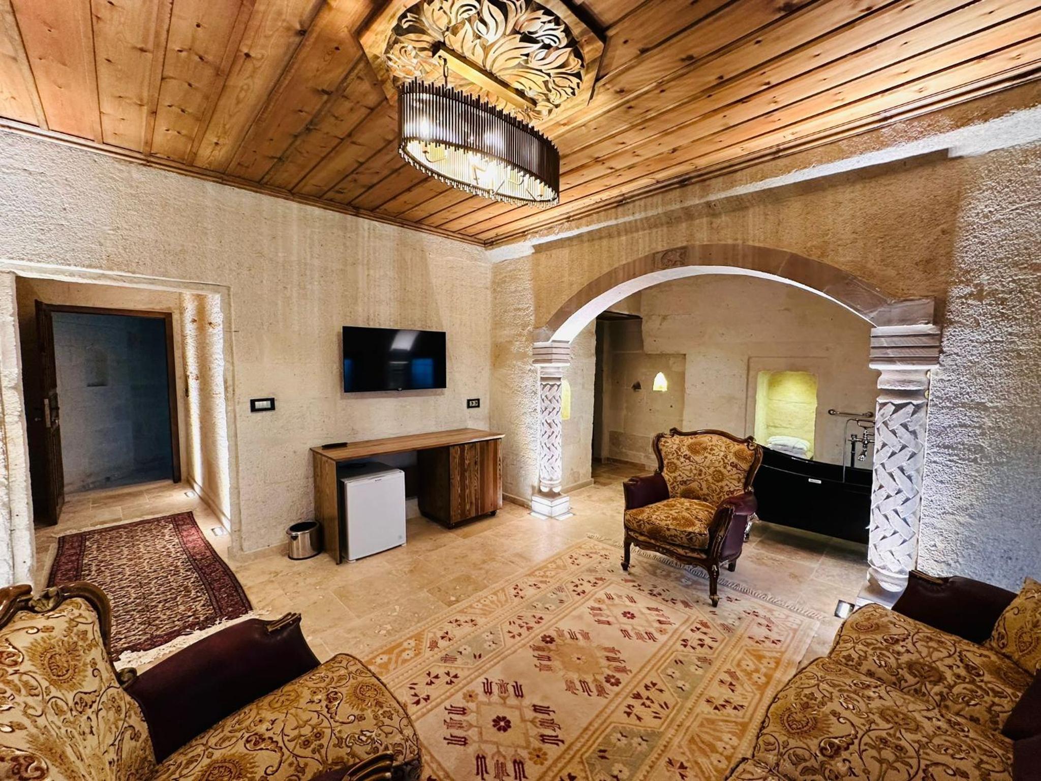 Deluxe King Suite