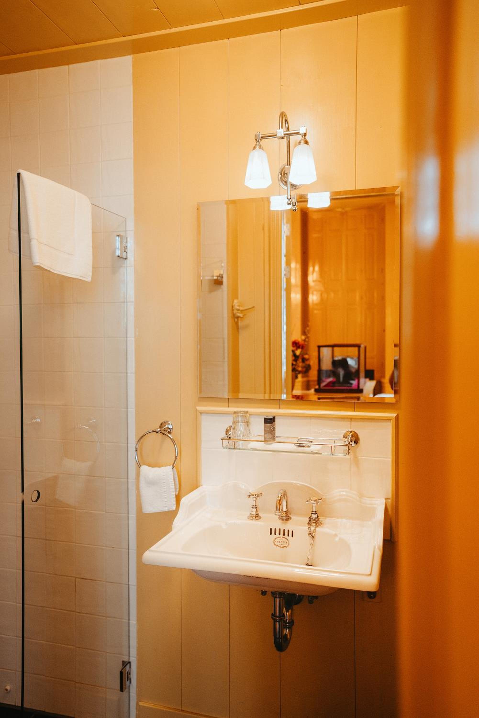 Deluxe Suite - Photo 3