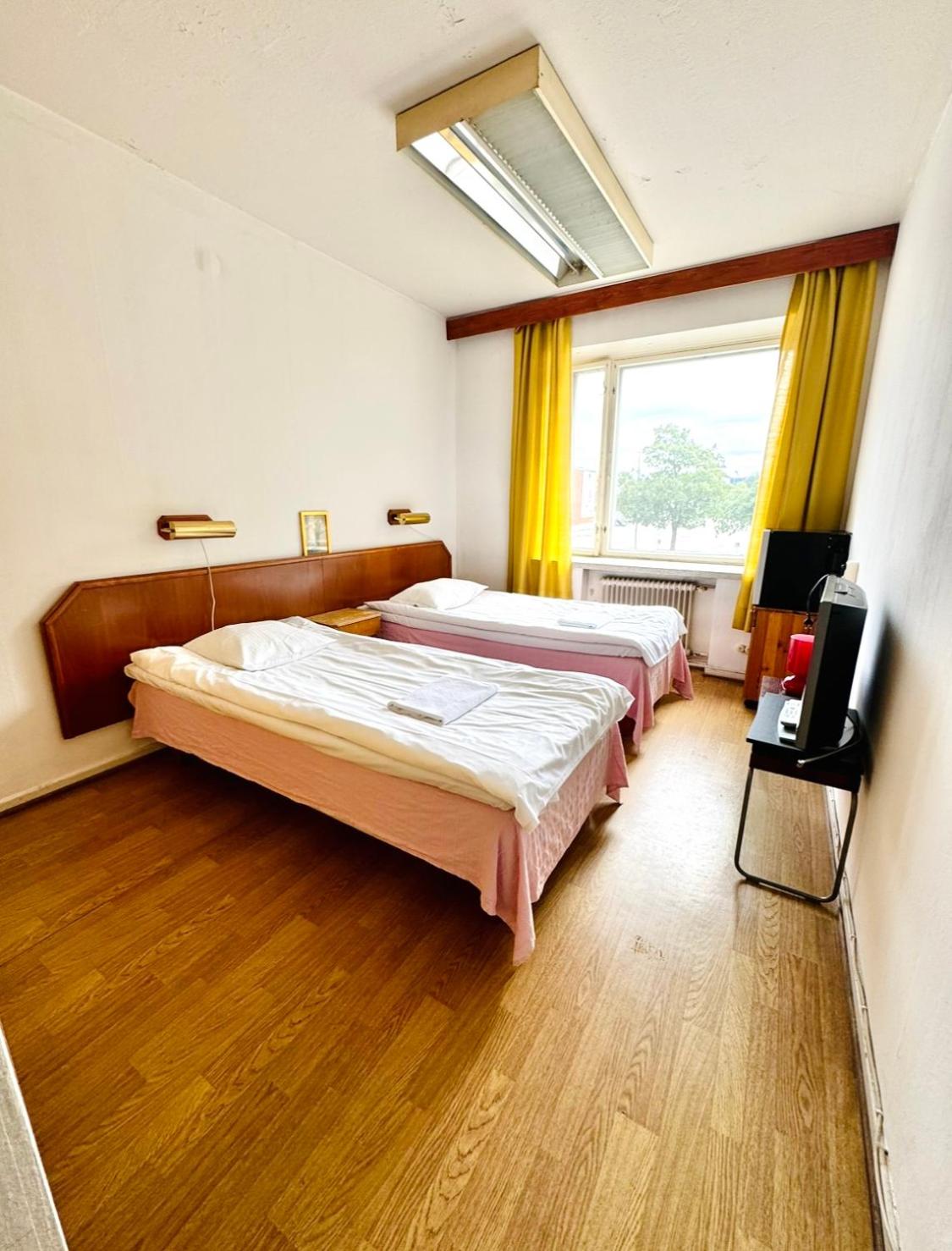 Twin Room With Shared Bathroom photo 1