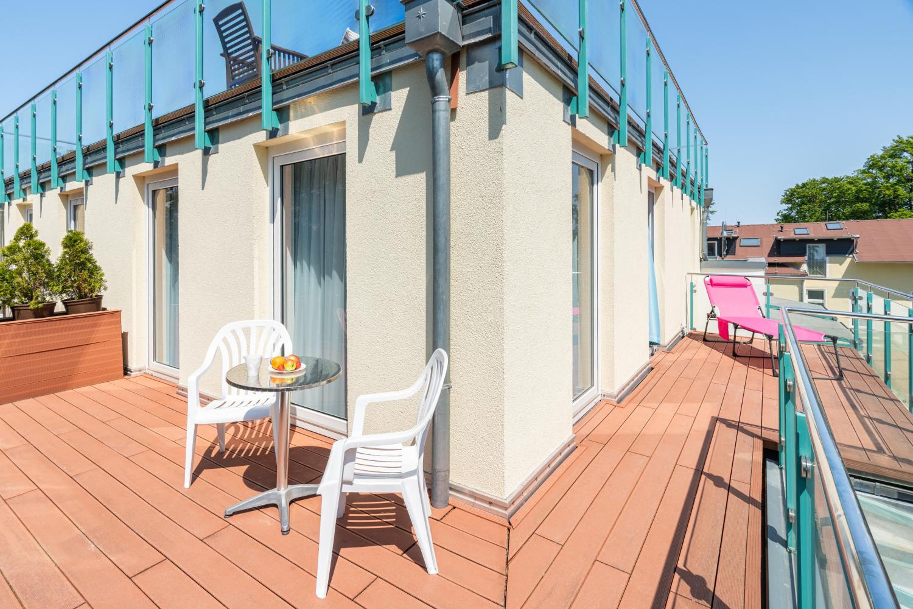 Deluxe Twin Room with Sea View photo 2