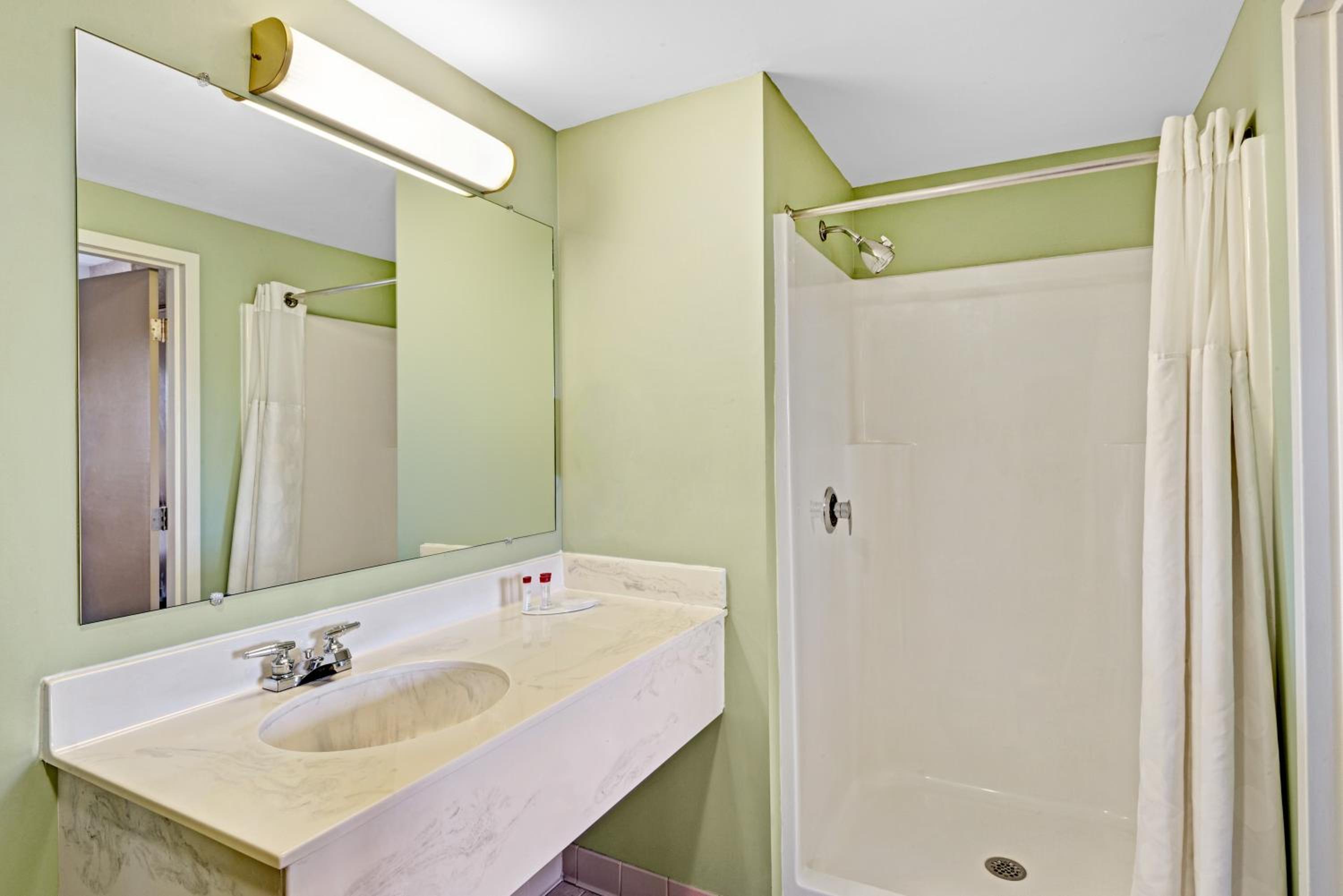 King Studio Suite - Non-Smoking - Photo 2